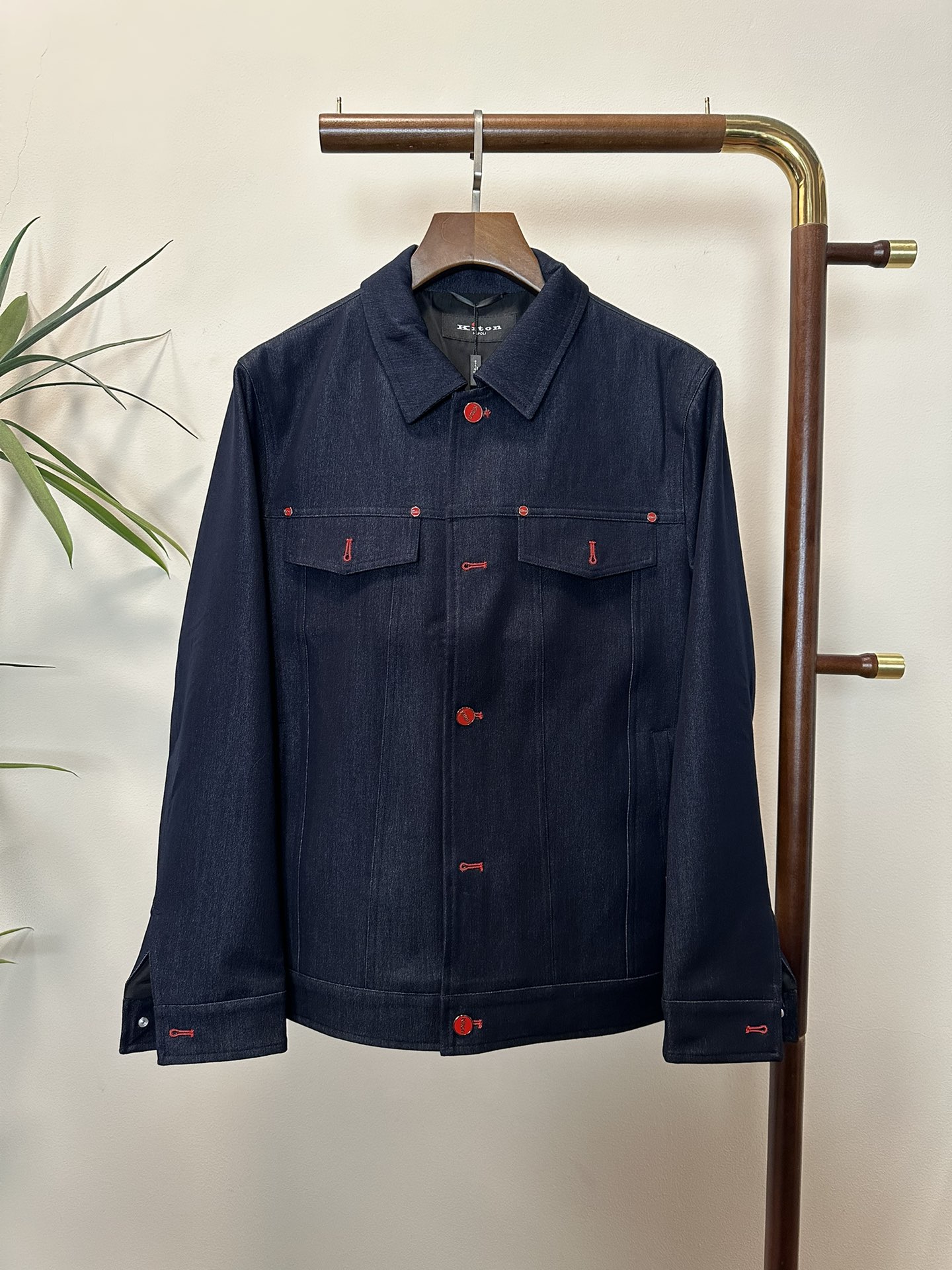 NO:134633,KITON top quality, the same model on the official website, complete with three standards!  2025 spring and summer new men's jacket, fashionable and casual high-end version!  Customized fabrics for counters are breathable and comfortable, with impeccable details, and the brand element design concept reflects high quality. The feel is delicate and soft!  It is casually cut, with a great upper body style!  Code number M-3Xl.,,jackets & coats,jackets & coats,alexander wang19860909KITON 顶级品质 官网同款,三标齐全！2025春夏新款男士夹克外套,时尚休闲高端版本！专柜定制面料 透气舒适度高,细节无可挑剔,品牌元素设计理念,体现高品质.手感细腻柔软！呈现休闲裁剪,上身版型超赞！码数M-3Xl .,,jackets & coats,jackets & coats,alexander wang,Men's clothing