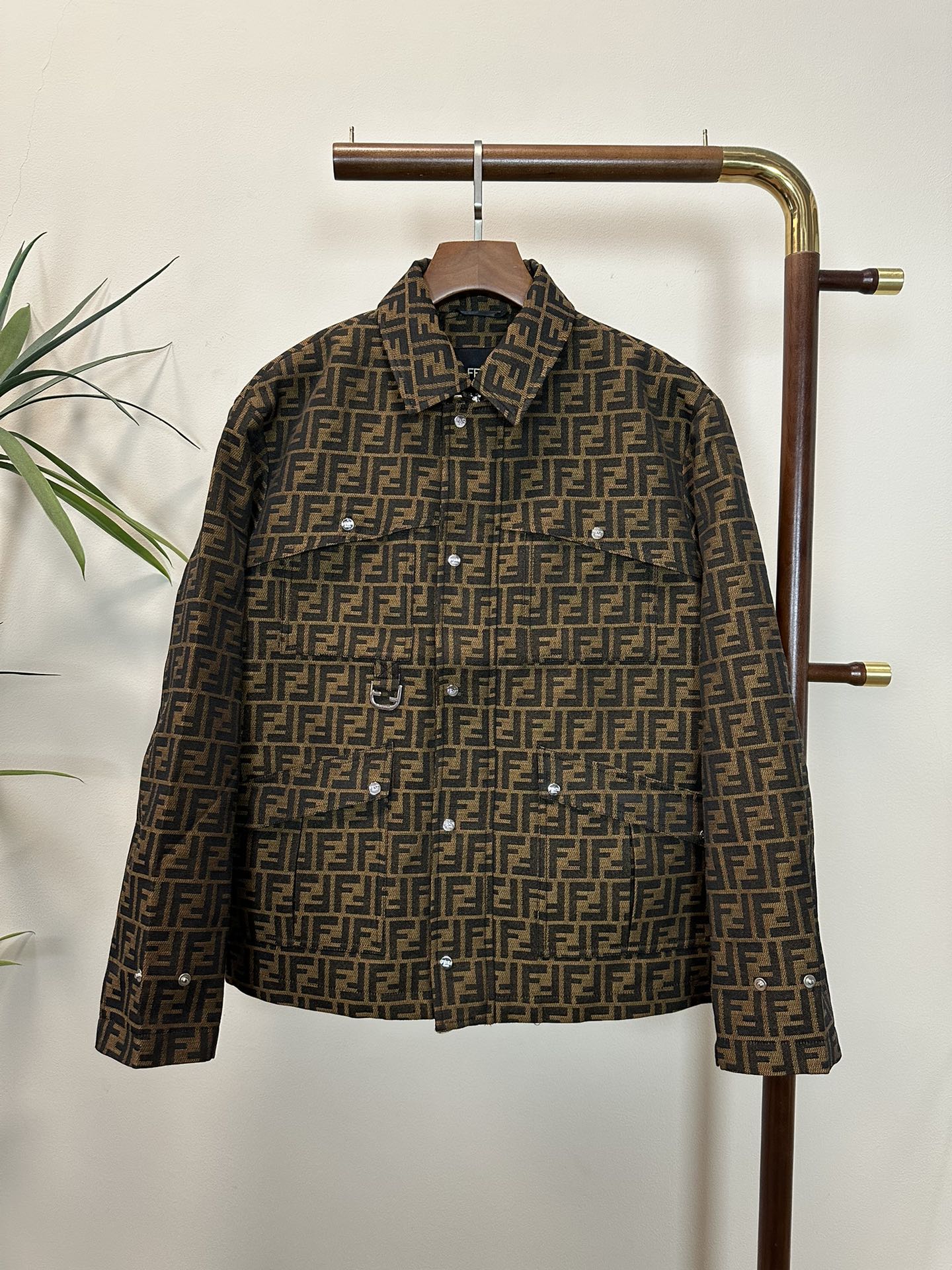 NO:134594,FD Fendi Top quality The same style on the official website, complete with three standards!  2025 spring and summer new men's jacket, fashionable and casual high-end version!  Customized fabrics for counters are breathable and comfortable, with impeccable details, and the brand element design concept reflects high quality. The feel is delicate and soft!  It is casually cut, with a great upper body style!  Code number M-3Xl.,,fendi,jackets & coats,jackets & coats,alexander wang19860909FD 芬迪 顶级品质 官网同款,三标齐全！2025春夏新款男士夹克外套,时尚休闲高端版本！专柜定制面料 透气舒适度高,细节无可挑剔,品牌元素设计理念,体现高品质.手感细腻柔软！呈现休闲裁剪,上身版型超赞！码数M-3Xl .,,fendi,jackets & coats,jackets & coats,alexander wang,Men's clothing