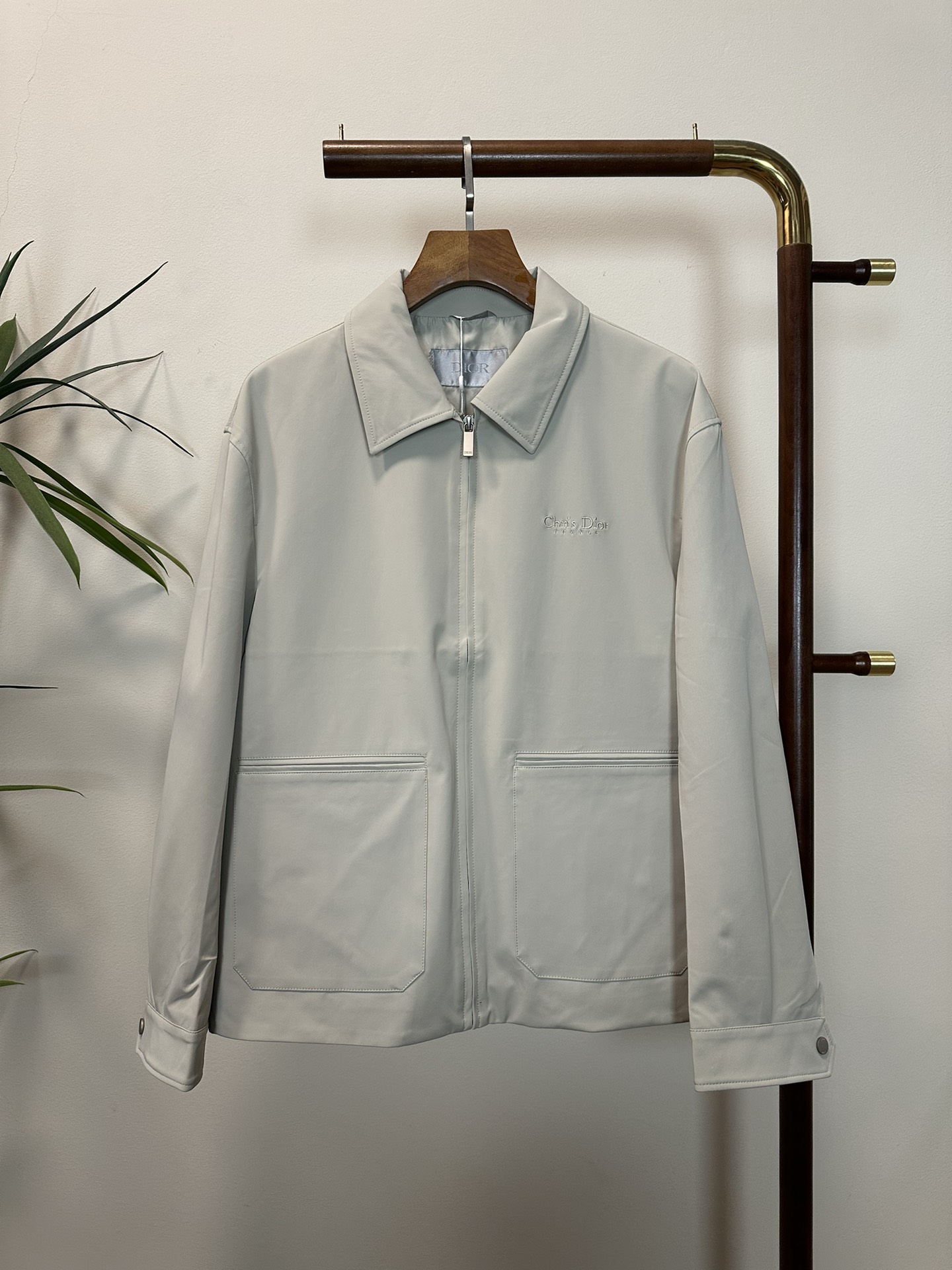 NO:133083,DIOR Top quality The same model on the official website, complete with three standards!  2025 spring and summer new men's jacket, fashionable and casual high-end version!  Customized fabrics for counters are breathable and comfortable, with impeccable details, and the brand element design concept reflects high quality. The feel is delicate and soft!  It is casually cut, with a great upper body style!  Code number M-3Xl.,,dior,dior,jackets & coats,jackets & coats,alexander wang19860909DIOR 迪奥 顶级品质 官网同款,三标齐全！2025春夏新款男士夹克外套,时尚休闲高端版本！专柜定制面料 透气舒适度高,细节无可挑剔,品牌元素设计理念,体现高品质.手感细腻柔软！呈现休闲裁剪,上身版型超赞！码数M-3Xl .,,dior,dior,jackets & coats,jackets & coats,alexander wang,Men's clothing