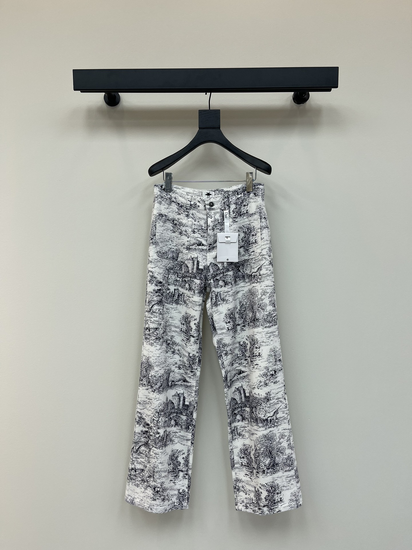 NO:323847,Dio*25 early spring new style jungle animal architecture hand-painted denim trousers丨Exclusive high-end production!  Classic jungle animal architecture hand-painted prints, low-key and fashionable, classic design never out of time, durable, high-waisted lazy style, perfect for slimming, overall light luxury online SML A,,dior,alexander wang19860909Dio*25早春新款 丛林动物建筑手绘牛仔长裤丨独家高版出品！经典丛林动物建筑手绘印花 低调又时髦 经典设计永不过时 耐看型 高腰慵懒版型 遮肉显瘦简直完美 整体轻奢感在线 SML A,,dior,alexander wang,Women's clothing