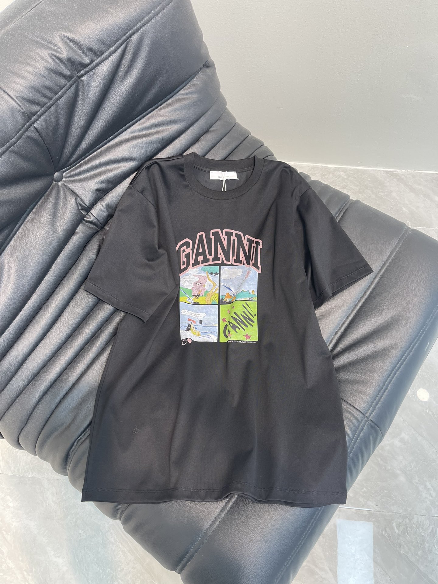 NO:324473,GANN*25 Spring and Summer New Running Puppy Series Printed Short-Sleeve T-shirt, High-end Imported Pure Cotton Fabric, Classic Loose Style, Not Picky, Not Picky, The upper body is very beautiful!  SML, T-shirt,tees,t-shirt,alexander wang19860909GANN*25春夏新款奔跑小狗系列印花短袖T恤,高级进口纯棉面料,经典宽松版型百搭不挑人,上身非常漂亮！SML,,T-shirt,tees，t-shirt,alexander wang,Women's clothing