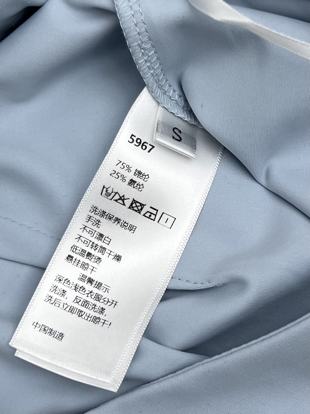 alo假两件运动套装
超火alo早春运动套装
紧身撞色假两件上衣➕松紧腰微喇运动长裤
超级亲肤柔软的面料