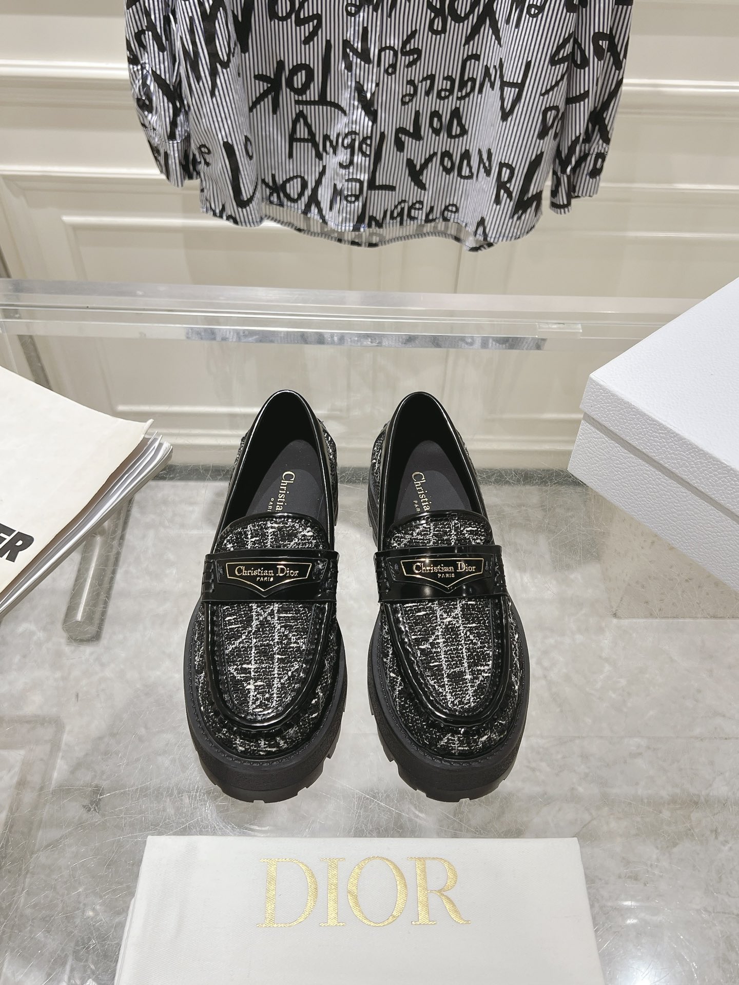 NO:237105,Dior 2025 new thick sole pedal, loafers, the whole pair of shoes are purchased and developed and created by Zp, all original custom materials are exclusively opened and the details are shipped together, and even the packaging is the same as the genuine one. Number of sizes: 35-41, loafers, dior, dior, loafers19860909出Dior迪奥2025新款厚底一脚蹬 乐福鞋整双鞋子采购Zp开发打造,全部原版定制材料独家开模大底,细节全部对版出货,连包装也做到跟正品一样.码数:35-41,乐福鞋,dior,dior,loafers,Women's Shoes