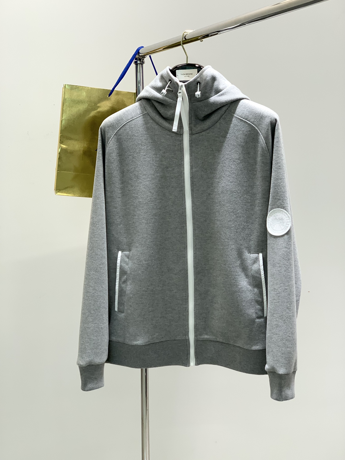 NO:127289,Clothes, pants, Canada Goose, the latest products in spring, the counter is available at the same time, original orders, fashionable and casual suits, fine reproduction, top-level embroidery craft letter pattern logo, original hardware and auxiliary decoration, extremely high grade, handsome upper body, complete three standards, code M-3XL,,alexander wang19860909衣服,裤子,Canada Goose 加拿大鹅,春季最新品,专柜同步有售,原单狠货,时尚休闲套装,精工复刻,顶级刺绣工艺字母图案logo,原版五金辅料装饰,档次极高,上身帅气十足,三标齐全,码数M-3XL,,alexander wang,Men's clothing