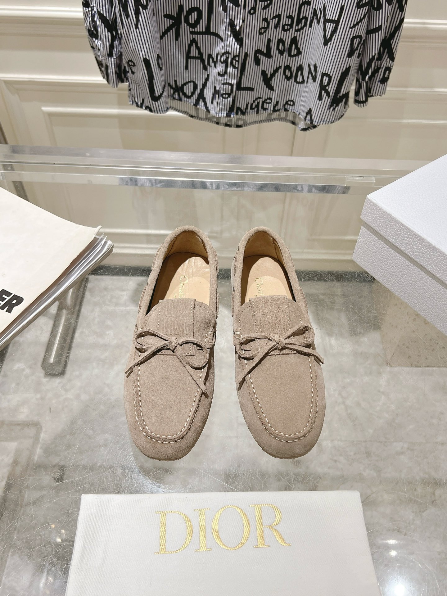 NO:237103,Dior 2025 new suede loafer shoes are purchased and developed for Zp, all original custom materials are exclusively opened and the details are shipped together, and even the packaging is the same as the genuine one. Number of sizes: 35-41, loafers, dior, dior, loafers, chamois leather19860909出Dior迪奥2025新款麂皮乐福鞋整双鞋子采购Zp开发打造,全部原版定制材料独家开模大底,细节全部对版出货,连包装也做到跟正品一样.码数:35-41,乐福鞋,dior,dior,loafers,chamois leather,Women's Shoes