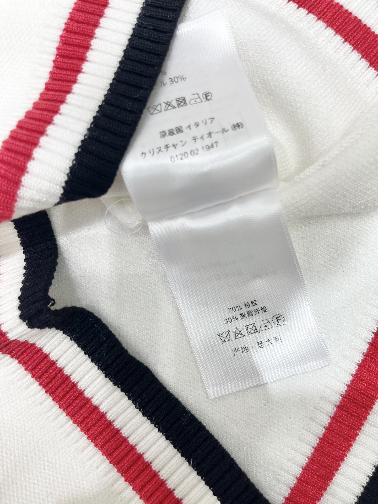 𝗗𝗜𝗢𝗥* 迪奥早春新款撞色针织半身裙

🧶针织面料柔软舒适，贴身但不紧绷，完美贴合身体曲线，展现出迷人
