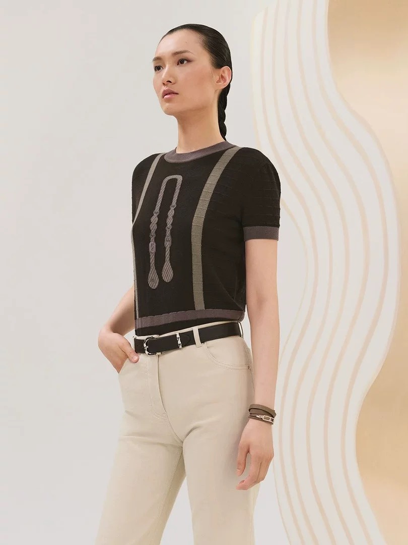 NO:323421,Model number G25030734 HERME*S new H home high-end custom high-quality quality!  Geometric pattern contrast strap printed loose fashion pullover knit short-sleeved top!  Blue, dark brown, (M size shoulder width 42, bust 96, sleeve length 19, clothing length 58) hair, hermes, T-shirt, alexander wang19860909款号G25030734 HERME*S新款H家高端定制精品质量！几何图案撞色背带印花宽松时尚套头针织衫短袖上衣！蓝色、深棕色、（M码肩宽42,胸围96,袖长19,衣长58）发,,hermes,T-shirt,alexander wang,Women's clothing