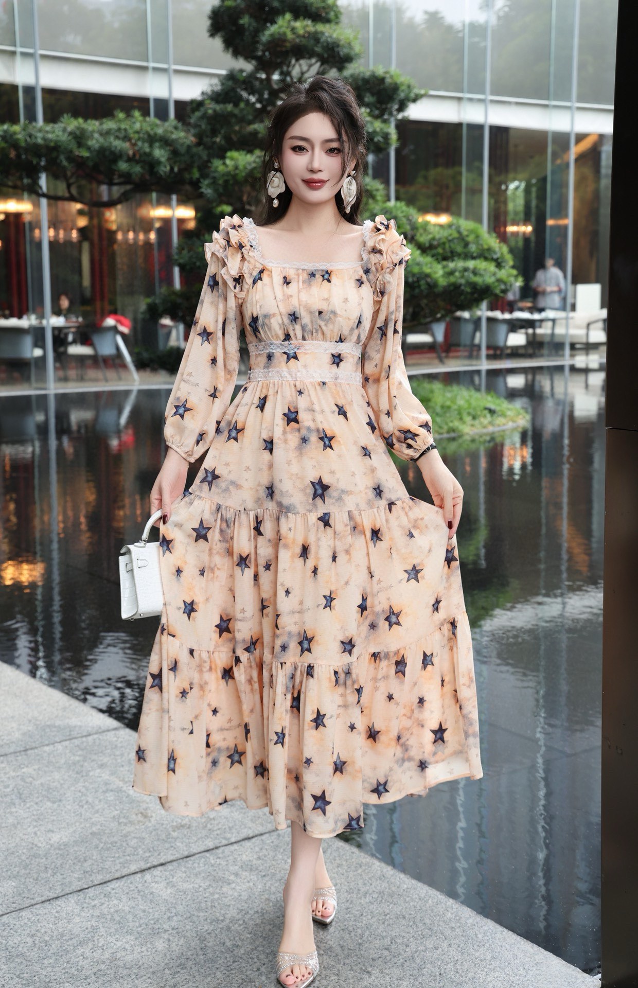 NO:323423,Model number G25030748 Dio* new style, five-pointed star printed lace edge fitted with waist, slim large skirt, hem lantern sleeve square collar long dress!  Apricot color, white, 36.38.40.42 (38 size bust 92, waist 76, skirt length 121) hair, dior, skirt ts, alexander wang19860909款号G25030748 Dio*新款 满身五角星星印花蕾丝边拼接收腰显瘦大裙摆灯笼袖方领长款连衣裙！杏色、白色、36.38.40.42（38码胸围92,腰围76,裙长121）发,,dior,skirts,alexander wang,Women's clothing