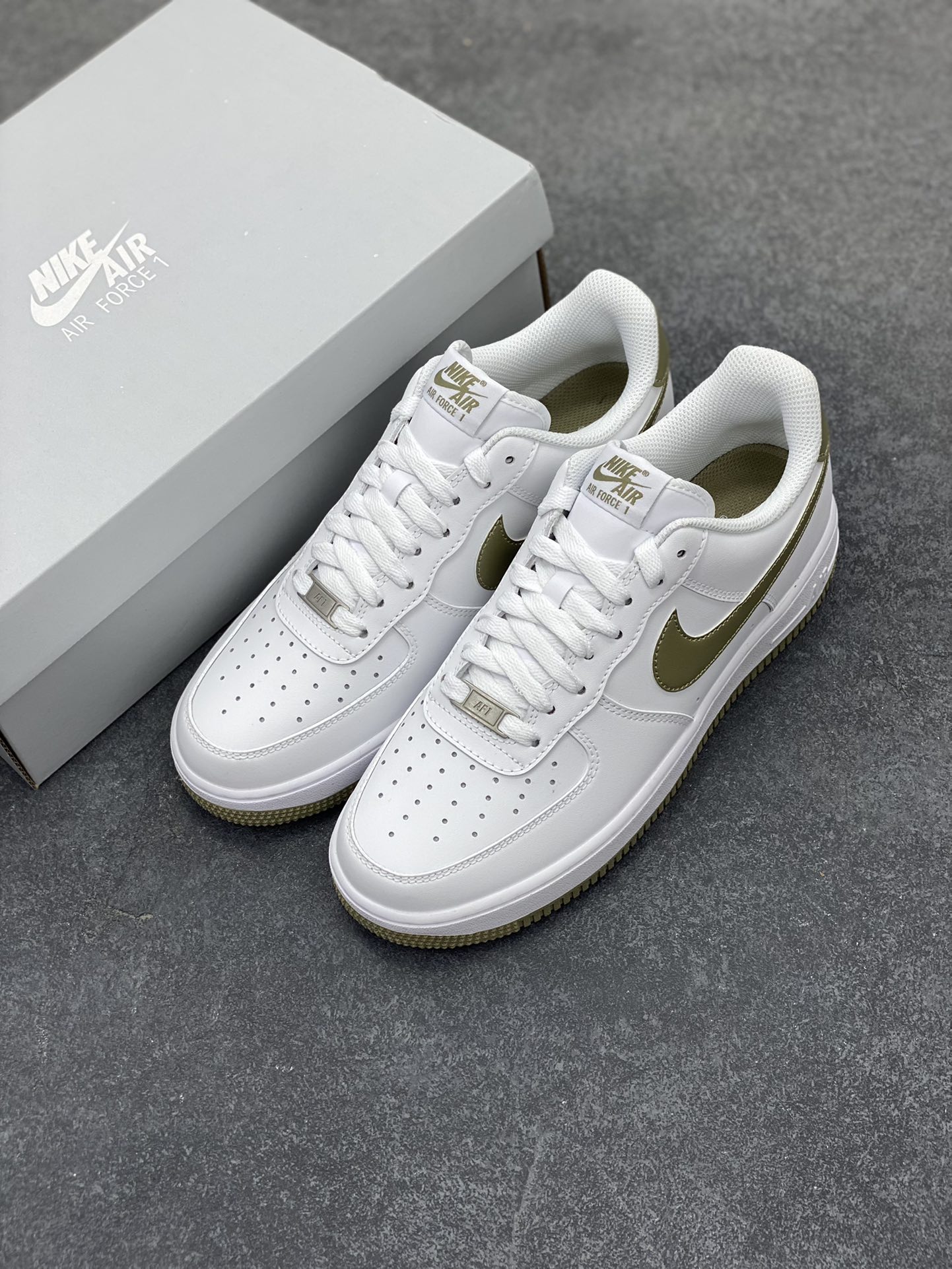 图片[8]-NK Air Force 1 空军一号 白军绿 原楦头原纸板 打造纯正空军版型#专注外贸渠道 全掌内置蜂窝气垫 #原盒配件 原厂中底钢印、拉帮完美 货号：FJ4146-110 尺码：36 36.5 37.5 38 38.5 39 40 40.5 41 42 42.5 43 44 44.5 45-选品中心