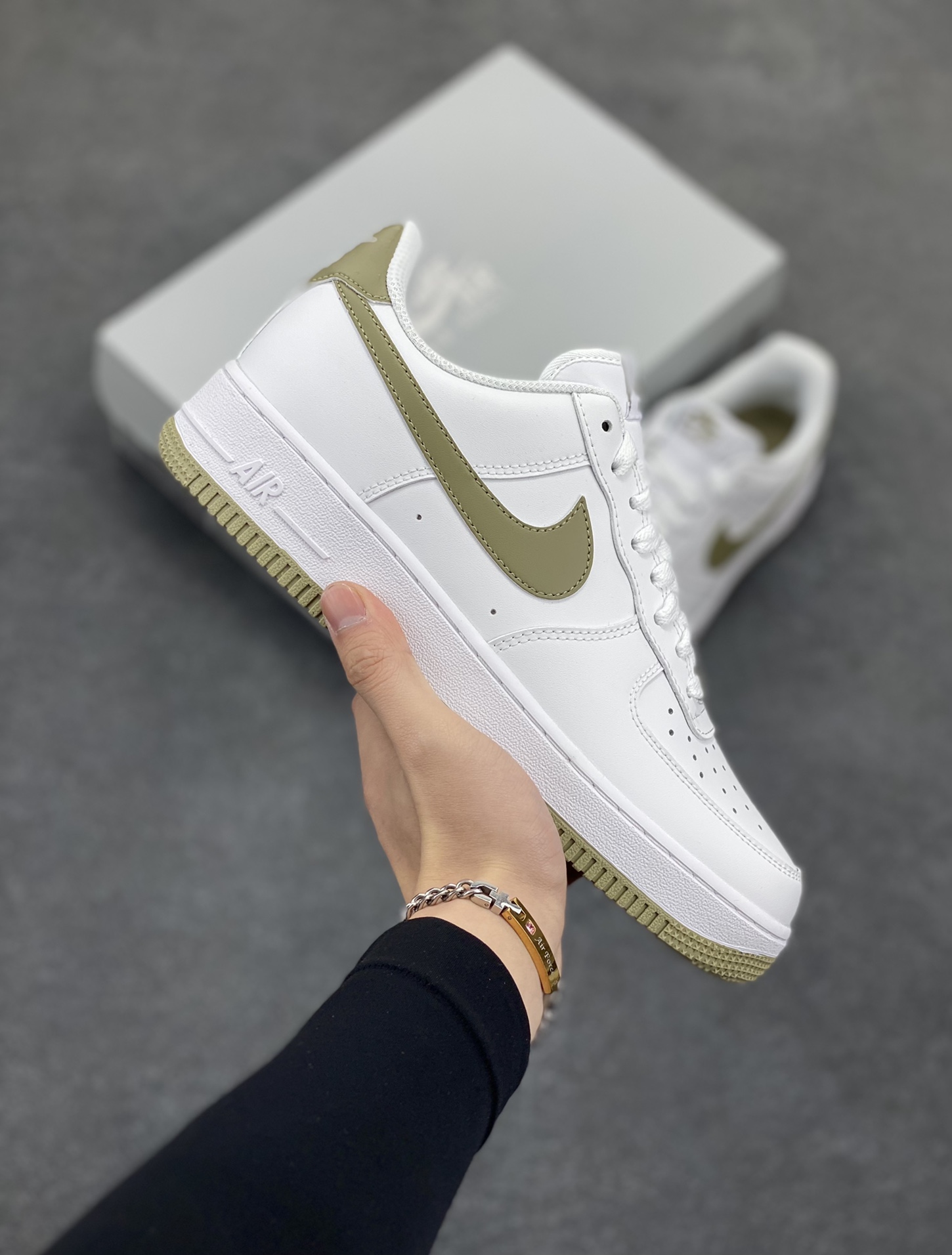 NK Air Force 1 空军一号 白军绿 原楦头原纸板 打造纯正空军版型#专注外贸渠道 全掌内置蜂窝气垫 #原盒配件 原厂中底钢印、拉帮完美 货号：FJ4146-110 尺码：36 36.5 37.5 38 38.5 39 40 40.5 41 42 42.5 43 44 44.5 45-选品中心