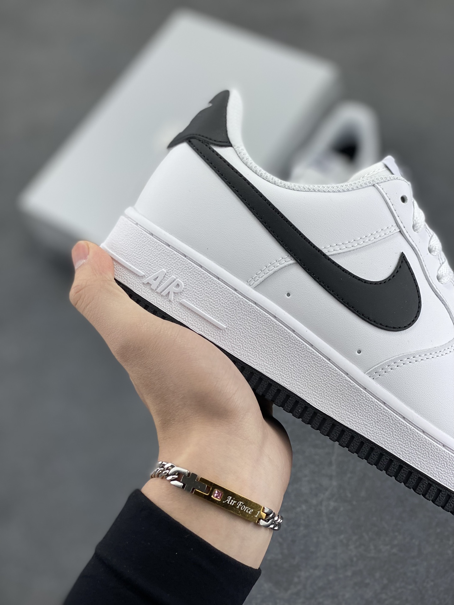 图片[6]-Nike Air Force 1 “白黑勾” 空军一号低帮运动休闲板鞋 官原楦头原纸板 打造纯正空军版型#专注外贸渠道 全掌内置蜂窝气垫 #原盒配件 原厂中底钢印、拉帮完美 货号：FQ4296-101 尺码：36 36.5 37.5 38 38.5 39 40 40.5 41 42 42.5 43 44 44.5 45-选品中心