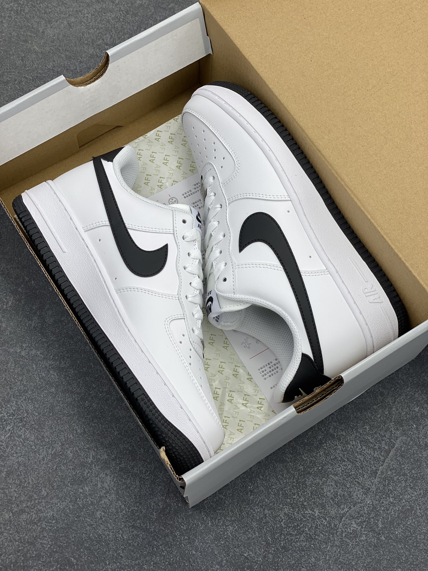 图片[9]-Nike Air Force 1 “白黑勾” 空军一号低帮运动休闲板鞋 官原楦头原纸板 打造纯正空军版型#专注外贸渠道 全掌内置蜂窝气垫 #原盒配件 原厂中底钢印、拉帮完美 货号：FQ4296-101 尺码：36 36.5 37.5 38 38.5 39 40 40.5 41 42 42.5 43 44 44.5 45-选品中心