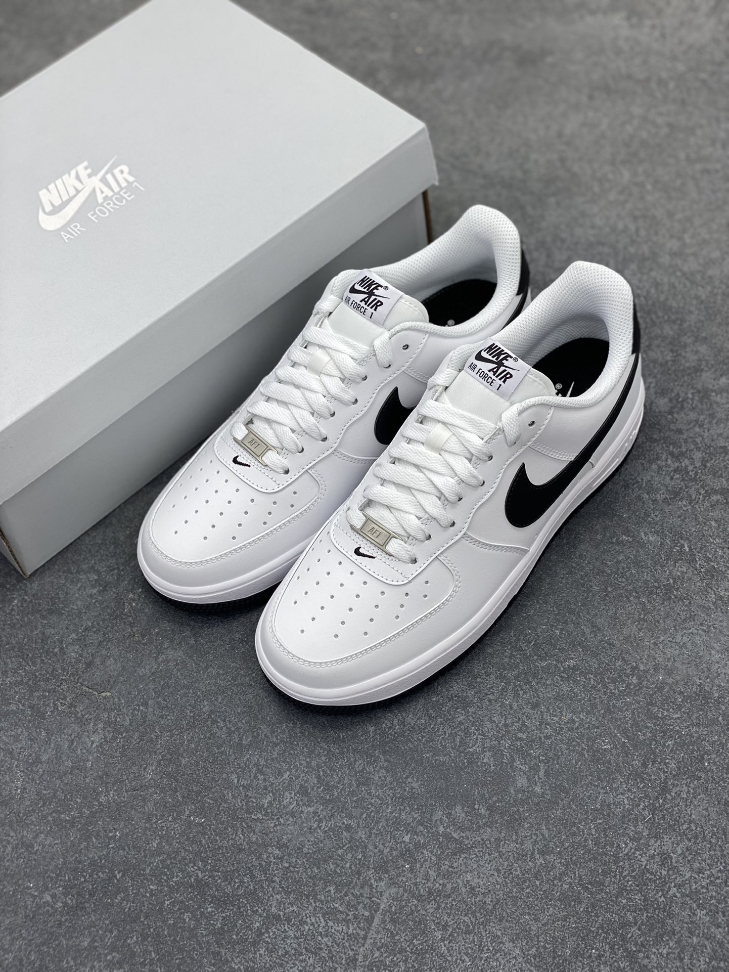 图片[8]-Nike Air Force 1 “白黑勾” 空军一号低帮运动休闲板鞋 官原楦头原纸板 打造纯正空军版型#专注外贸渠道 全掌内置蜂窝气垫 #原盒配件 原厂中底钢印、拉帮完美 货号：FQ4296-101 尺码：36 36.5 37.5 38 38.5 39 40 40.5 41 42 42.5 43 44 44.5 45-选品中心