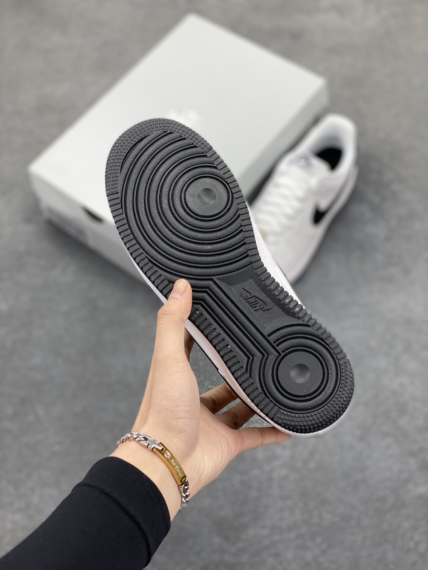 图片[5]-Nike Air Force 1 “白黑勾” 空军一号低帮运动休闲板鞋 官原楦头原纸板 打造纯正空军版型#专注外贸渠道 全掌内置蜂窝气垫 #原盒配件 原厂中底钢印、拉帮完美 货号：FQ4296-101 尺码：36 36.5 37.5 38 38.5 39 40 40.5 41 42 42.5 43 44 44.5 45-选品中心