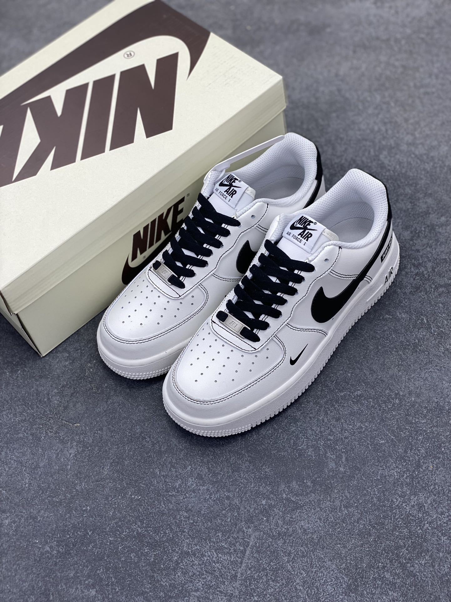图片[8]-Nike Air Force 1 Low 空军一号低帮百搭休闲运动板鞋。柔软、弹性十足的缓震性能和出色的中底设计，横跨复古与现代的外型结合，造就出风靡全球三十多年的Force 1，直到今天还深受青睐。 货号：315122-112 尺码：36 36.5 37.5 38 38.5 39 40 40.5 41 42 42.5 43 44 44.5 45-选品中心