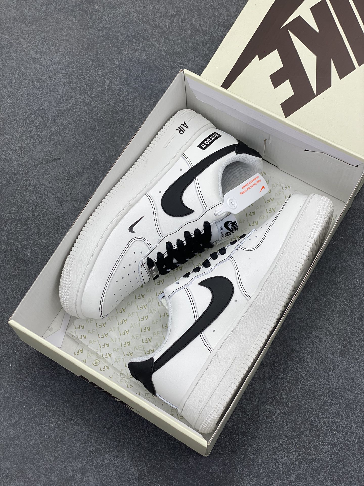 图片[9]-Nike Air Force 1 Low 空军一号低帮百搭休闲运动板鞋。柔软、弹性十足的缓震性能和出色的中底设计，横跨复古与现代的外型结合，造就出风靡全球三十多年的Force 1，直到今天还深受青睐。 货号：315122-112 尺码：36 36.5 37.5 38 38.5 39 40 40.5 41 42 42.5 43 44 44.5 45-选品中心