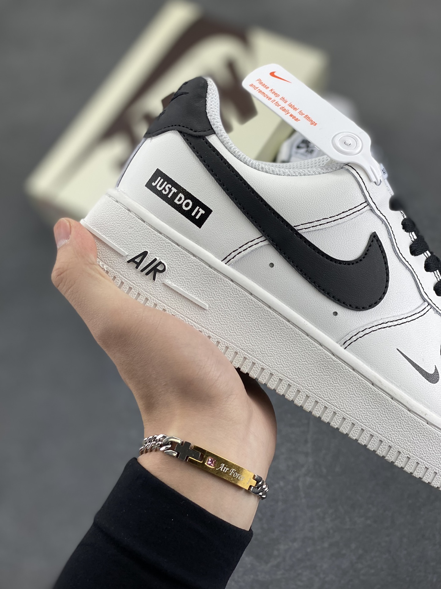 图片[6]-Nike Air Force 1 Low 空军一号低帮百搭休闲运动板鞋。柔软、弹性十足的缓震性能和出色的中底设计，横跨复古与现代的外型结合，造就出风靡全球三十多年的Force 1，直到今天还深受青睐。 货号：315122-112 尺码：36 36.5 37.5 38 38.5 39 40 40.5 41 42 42.5 43 44 44.5 45-选品中心
