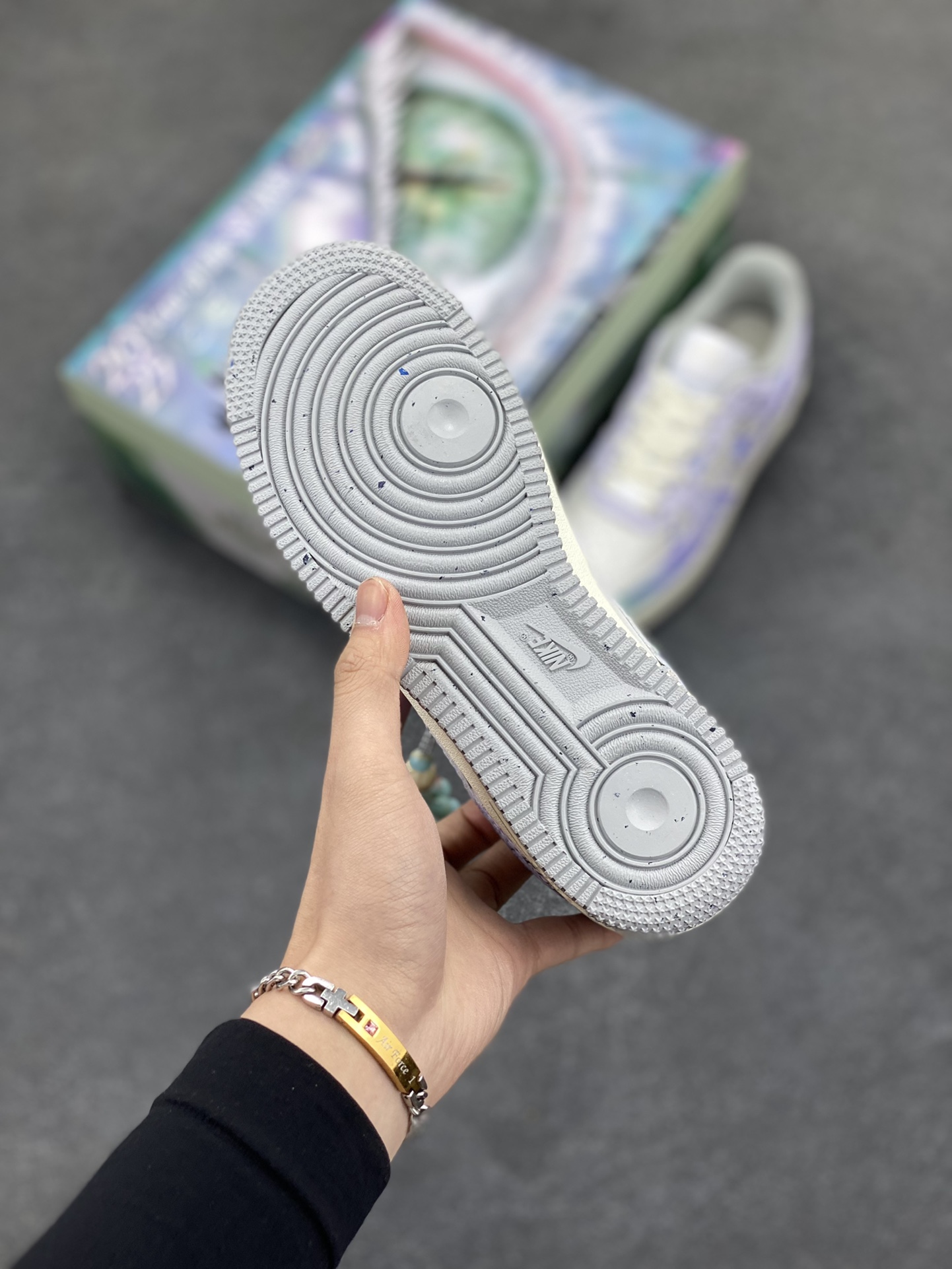 图片[5]-#CNY蛇年限定 Nike Air Force 1 ✨“Viper” ✨“灵蛇起航” 礼盒装🎁空军一号低帮休闲运动板鞋 展望灵蛇之年，前方是无限可能的崭新征程。在学习的赛道上，我们要以灵蛇的敏锐，洞察知识的奥秘，像它蜕皮成长那般，勇敢突破舒适区，不断提升自我。工作中，凭借灵蛇的灵活，巧妙应对各种挑战，在创新的浪潮里勇立潮头，追逐更高的职业理想 货号：DX2678-666 尺码：36 36.5 37.5 38 38.5 39 40 40.5 41 42 42.5 43 44 44.5 45-选品中心
