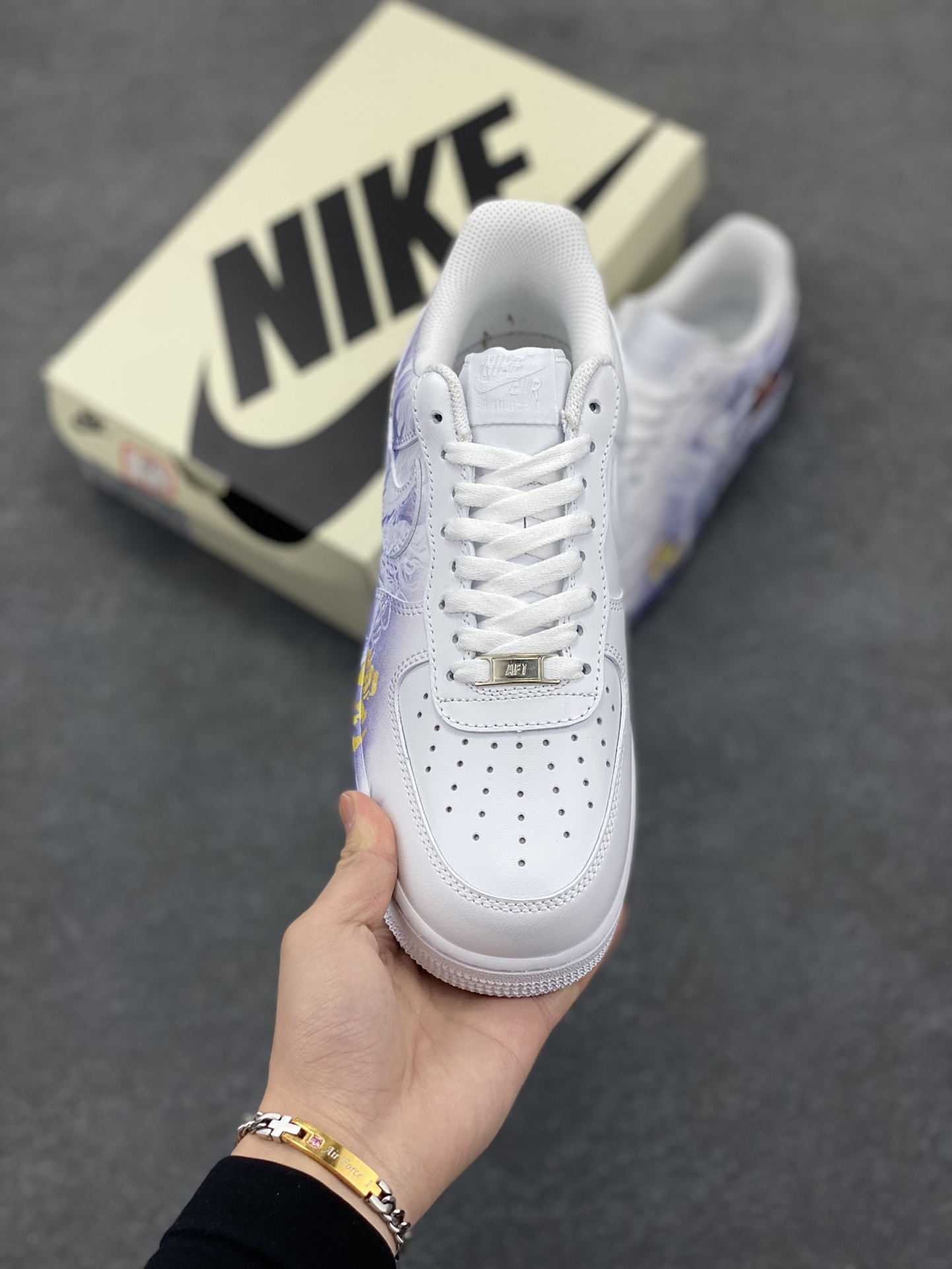 图片[2]-Air Force 1 Low 哪吒手绘涂鸦 原楦头原纸板 打造纯正空军版型 #专注外贸渠道 全掌内置蜂窝气垫 #原盒配件 原厂中底钢印、拉帮完美 货号：DD8959-100 尺码：36 36.5 37.5 38 38.5 39 40 40.5 41 42 42.5 43 44 44.5 45-选品中心