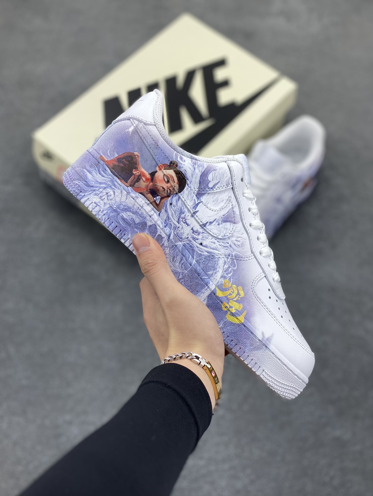 Air Force 1 Low 哪吒手绘涂鸦 原楦头原纸板 打造纯正空军版型 #专注外贸渠道 全掌内置蜂窝气垫 #原盒配件 原厂中底钢印、拉帮完美 货号:DD8959-100 尺码:36 36.5 37.5 38 38.5 39 40 40.5 41 42 42.5 43 44 44.5 45-选品中心