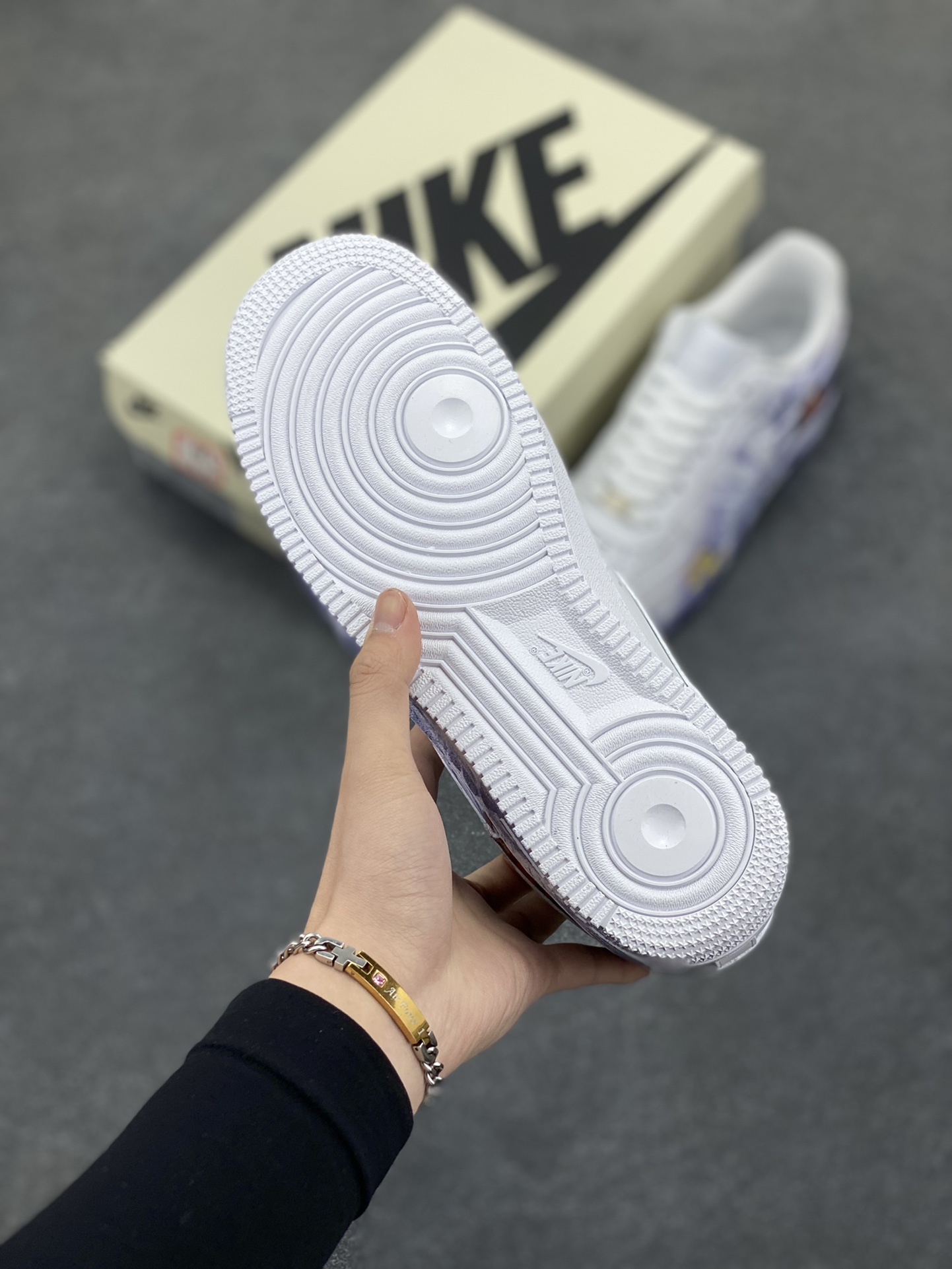 图片[5]-Air Force 1 Low 哪吒手绘涂鸦 原楦头原纸板 打造纯正空军版型 #专注外贸渠道 全掌内置蜂窝气垫 #原盒配件 原厂中底钢印、拉帮完美 货号：DD8959-100 尺码：36 36.5 37.5 38 38.5 39 40 40.5 41 42 42.5 43 44 44.5 45-选品中心