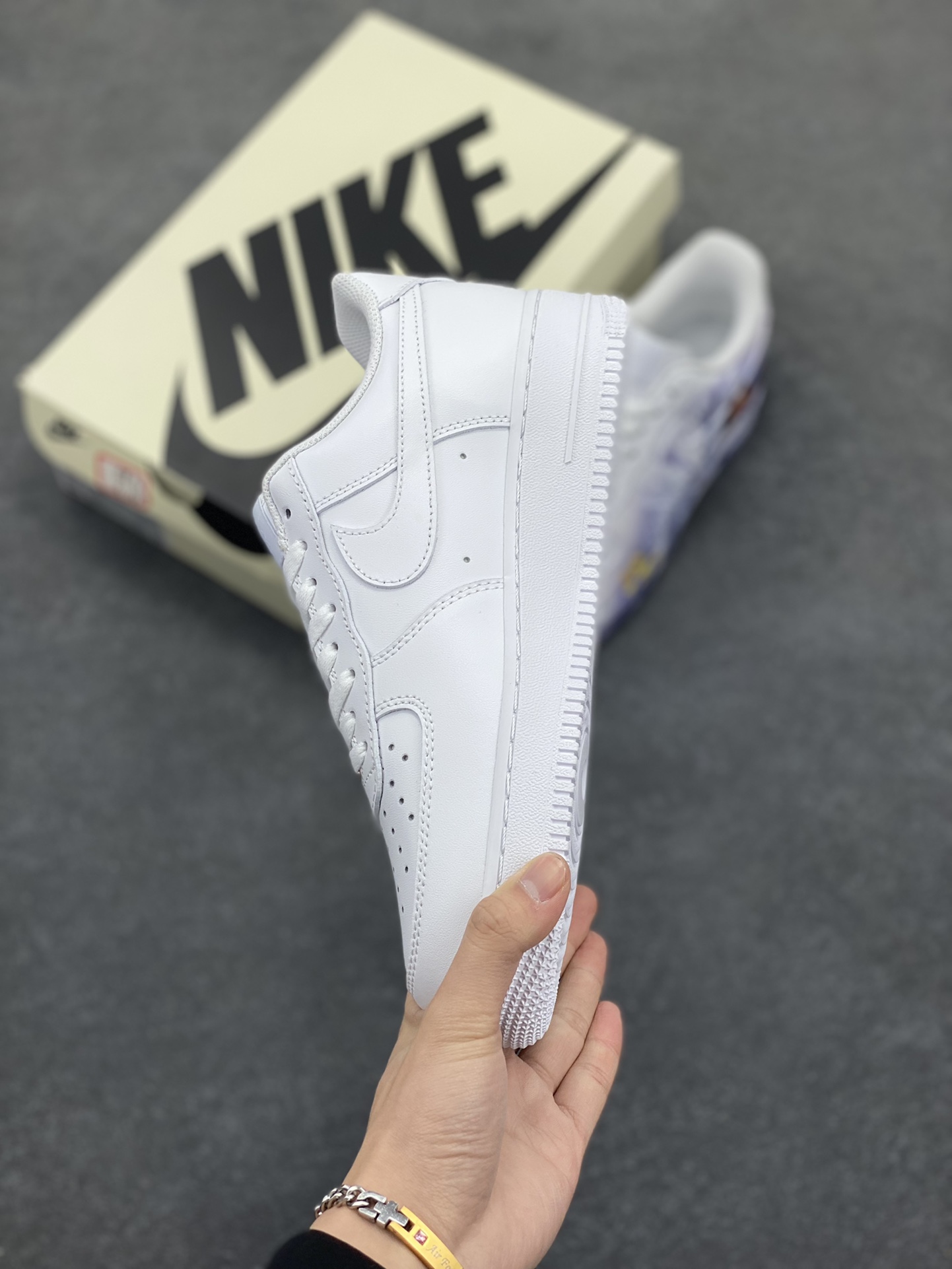 图片[3]-Air Force 1 Low 哪吒手绘涂鸦 原楦头原纸板 打造纯正空军版型 #专注外贸渠道 全掌内置蜂窝气垫 #原盒配件 原厂中底钢印、拉帮完美 货号：DD8959-100 尺码：36 36.5 37.5 38 38.5 39 40 40.5 41 42 42.5 43 44 44.5 45-选品中心