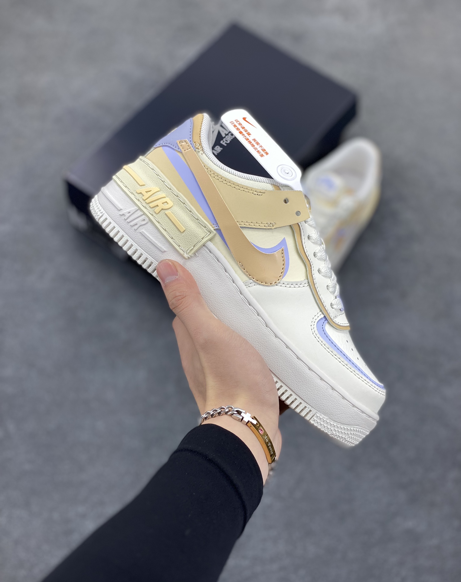 NK Air Force 1 Shadow 轻量增高低帮百搭板鞋\”拼接马卡龙\” 全新少女系解构主义设计双层轻量EVA发泡中底+防滑RB橡胶外圈底鞋底 原楦头原纸板 打造纯正空军版型 专注外贸渠道 全掌内置蜂窝气垫 原盒配件 原厂中底钢印、拉帮完美 货号: DZ1847-114 尺码:35.5 36 36.5 37.5 38 38.5 39 40 40.5 41 42-选品中心