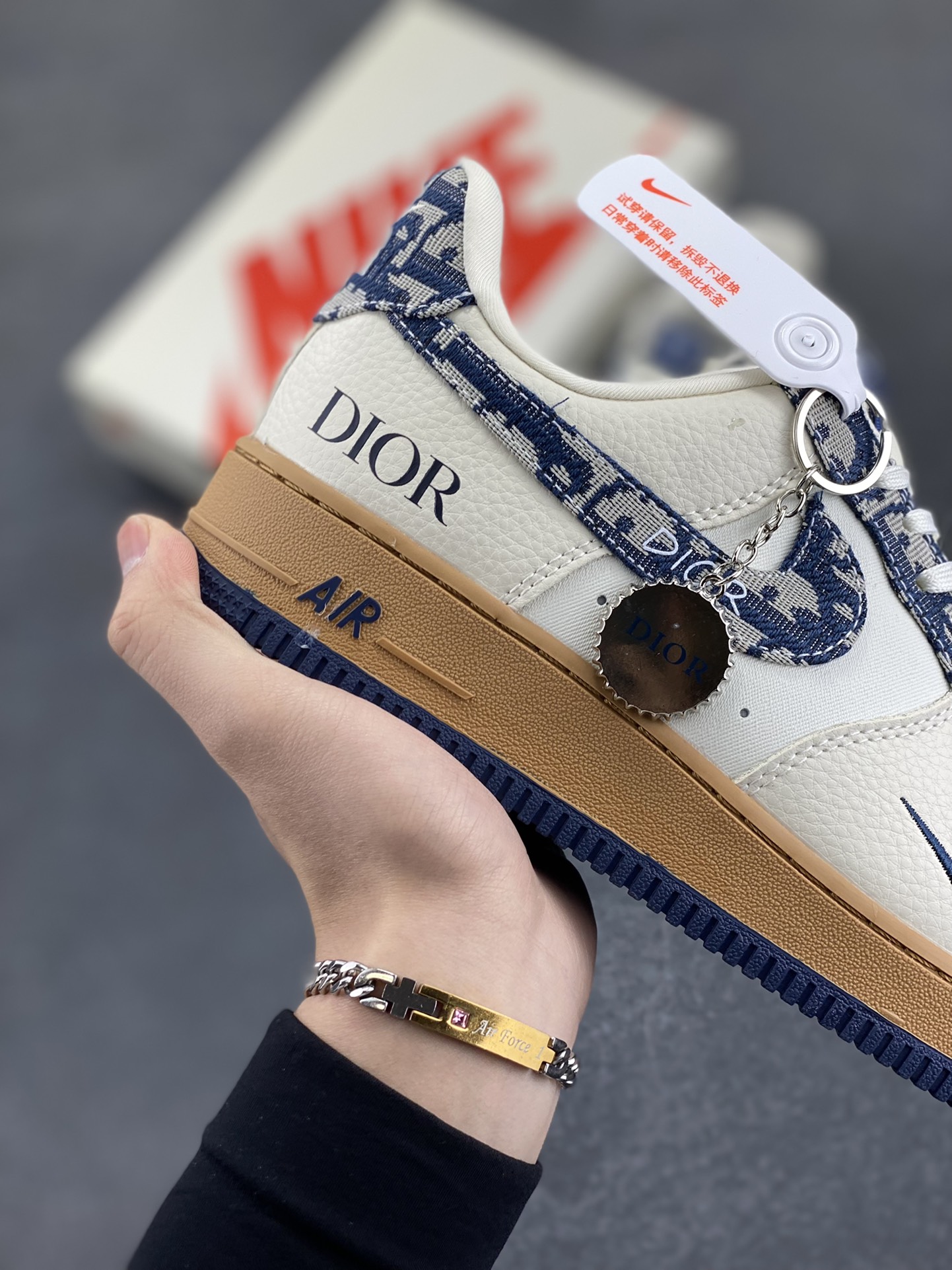 图片[6]-NIke Air Force 1 \’07 Low “迪奥联名——针织”空军一号 低帮 运动鞋 休闲鞋 折边针车 工艺难度大 原楦头原纸板 原装鞋盒 定制五金配件 内置全掌气垫 原厂鞋底 货号：KK1988-052 尺码：36 36.5 37.5 38 38.5 39 40 40.5 41 42 42.5 43 44 44.5 45-选品中心