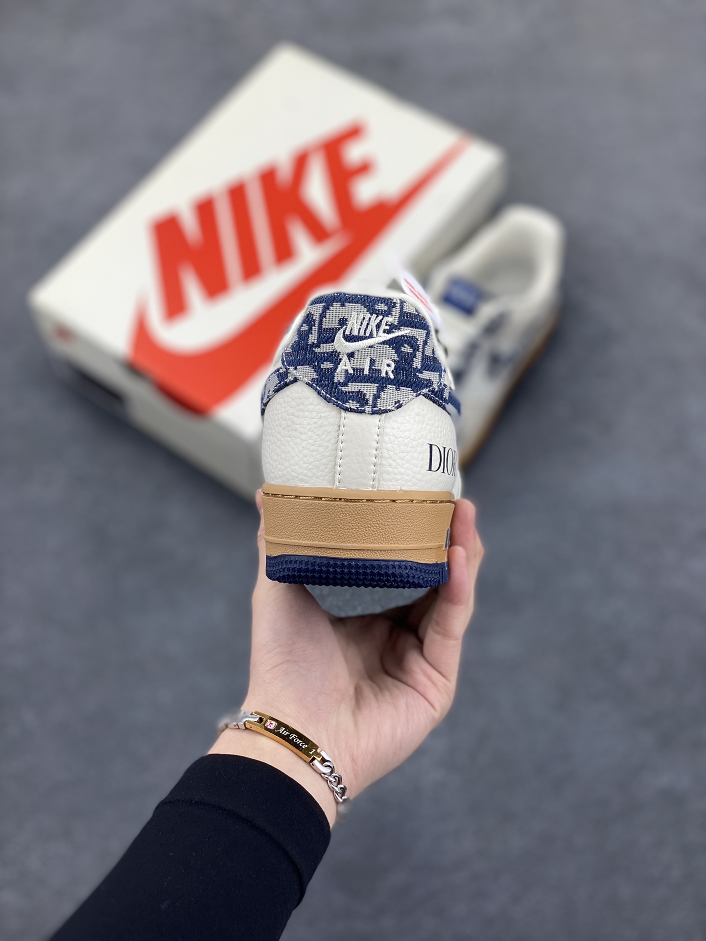 图片[4]-NIke Air Force 1 \’07 Low “迪奥联名——针织”空军一号 低帮 运动鞋 休闲鞋 折边针车 工艺难度大 原楦头原纸板 原装鞋盒 定制五金配件 内置全掌气垫 原厂鞋底 货号：KK1988-052 尺码：36 36.5 37.5 38 38.5 39 40 40.5 41 42 42.5 43 44 44.5 45-选品中心