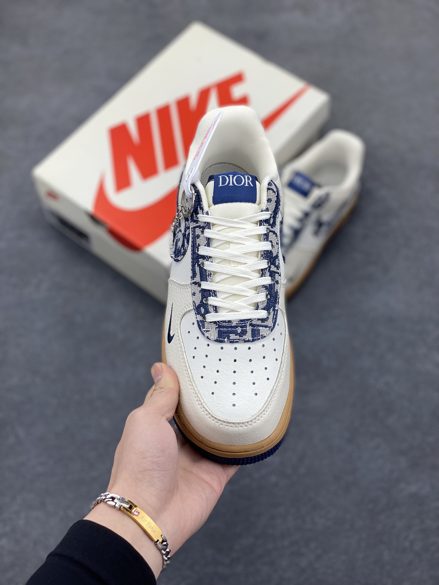 图片[2]-NIke Air Force 1 \’07 Low “迪奥联名——针织”空军一号 低帮 运动鞋 休闲鞋 折边针车 工艺难度大 原楦头原纸板 原装鞋盒 定制五金配件 内置全掌气垫 原厂鞋底 货号：KK1988-052 尺码：36 36.5 37.5 38 38.5 39 40 40.5 41 42 42.5 43 44 44.5 45-选品中心