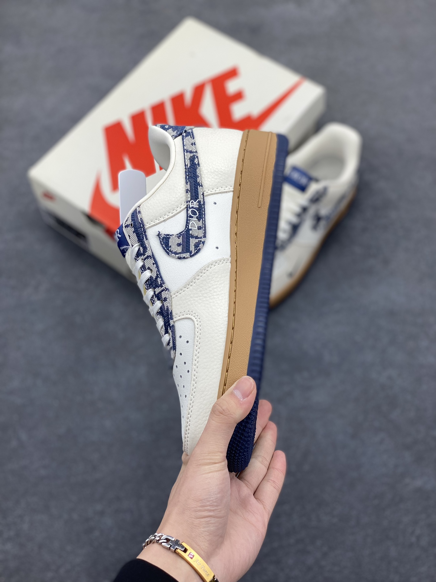 图片[3]-NIke Air Force 1 \’07 Low “迪奥联名——针织”空军一号 低帮 运动鞋 休闲鞋 折边针车 工艺难度大 原楦头原纸板 原装鞋盒 定制五金配件 内置全掌气垫 原厂鞋底 货号：KK1988-052 尺码：36 36.5 37.5 38 38.5 39 40 40.5 41 42 42.5 43 44 44.5 45-选品中心