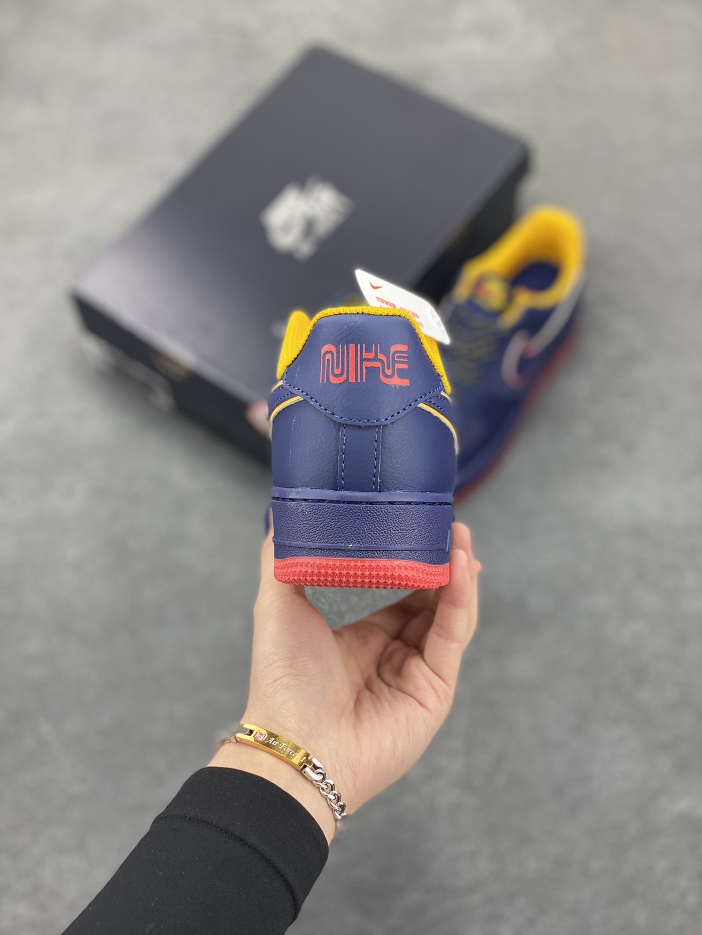 图片[4]-Air Force 1\’ 07 红蓝黄 原楦头原纸板 打造纯正空军版型 专注外贸渠道 全掌内置蜂窝气垫 #原盒配件 原厂中底钢印、拉帮完美 货号：HV5752-410 尺码：36 36.5 37.5 38 38.5 39 40 40.5 41 42 42.5 43 44 44.5 45-选品中心