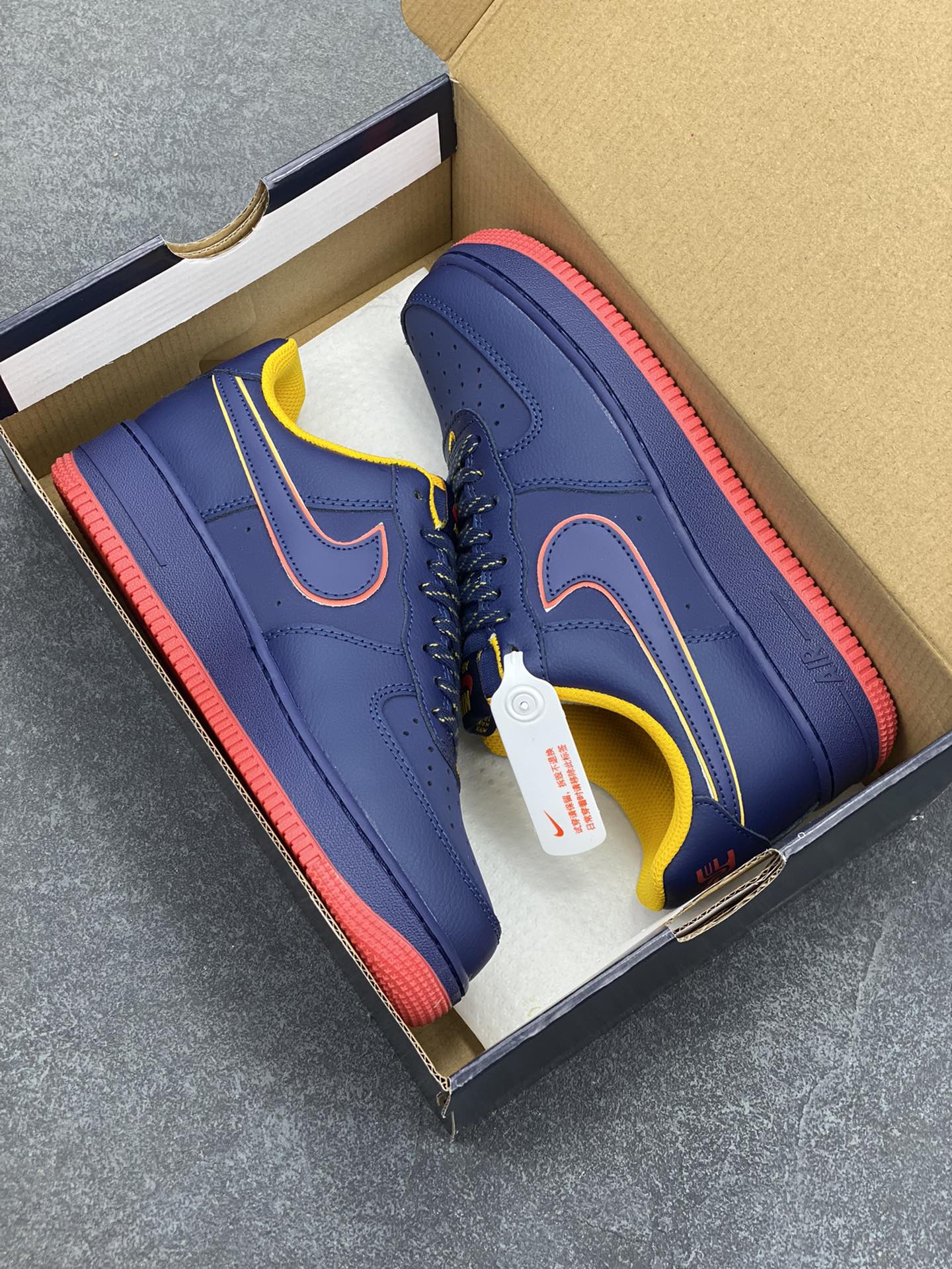 图片[9]-Air Force 1\’ 07 红蓝黄 原楦头原纸板 打造纯正空军版型 专注外贸渠道 全掌内置蜂窝气垫 #原盒配件 原厂中底钢印、拉帮完美 货号：HV5752-410 尺码：36 36.5 37.5 38 38.5 39 40 40.5 41 42 42.5 43 44 44.5 45-选品中心