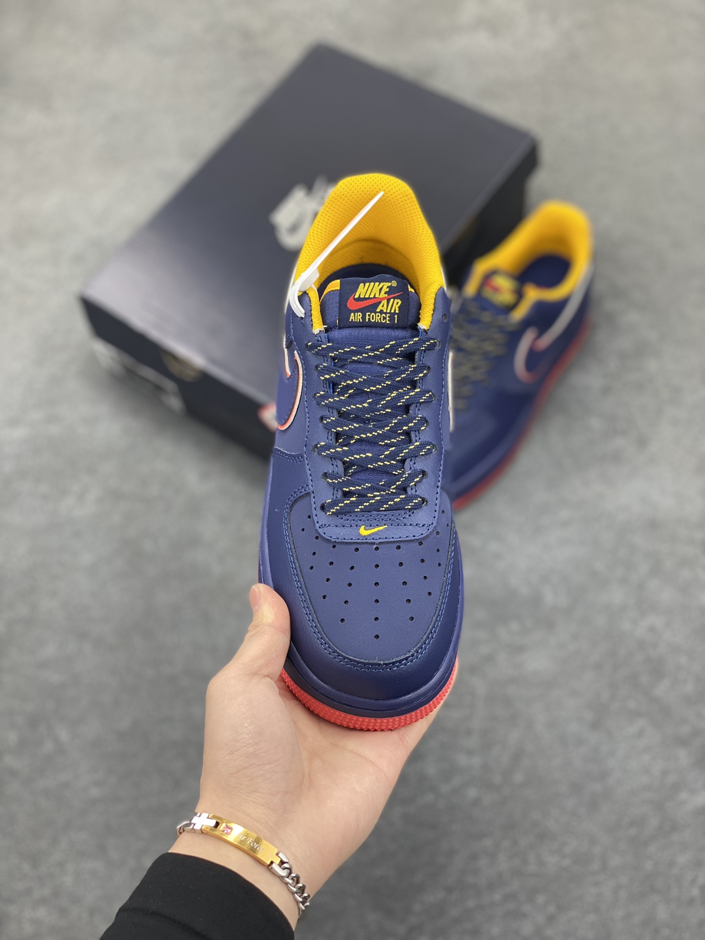 图片[2]-Air Force 1\’ 07 红蓝黄 原楦头原纸板 打造纯正空军版型 专注外贸渠道 全掌内置蜂窝气垫 #原盒配件 原厂中底钢印、拉帮完美 货号：HV5752-410 尺码：36 36.5 37.5 38 38.5 39 40 40.5 41 42 42.5 43 44 44.5 45-选品中心