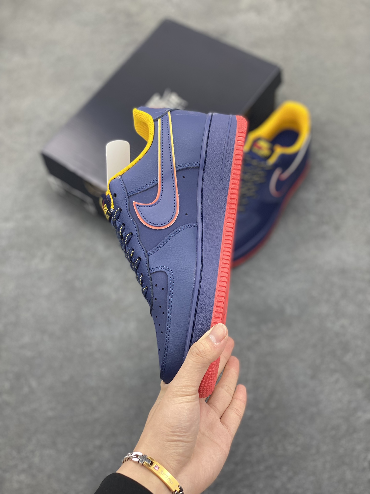 图片[3]-Air Force 1\’ 07 红蓝黄 原楦头原纸板 打造纯正空军版型 专注外贸渠道 全掌内置蜂窝气垫 #原盒配件 原厂中底钢印、拉帮完美 货号：HV5752-410 尺码：36 36.5 37.5 38 38.5 39 40 40.5 41 42 42.5 43 44 44.5 45-选品中心