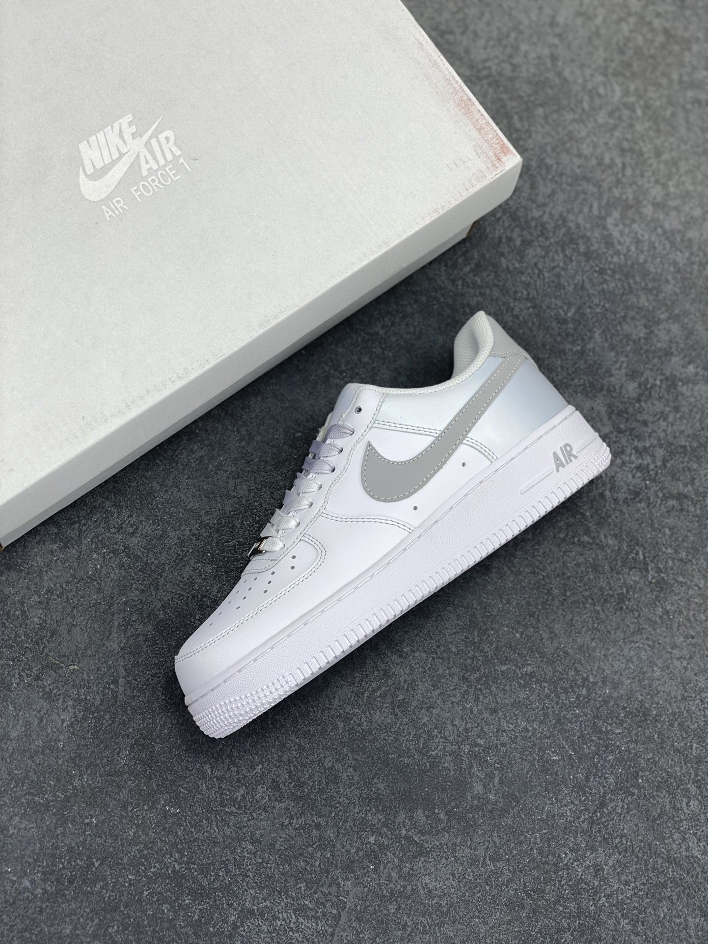 图片[7]-Nike Air Force 1 Low’07 渐变灰勾 空军一号低帮休闲板鞋 定制皮料 定制鞋盒 原楦原纸板 纯正空军版型 内置全掌气垫 货号：FN0366-102 尺码：36 36.5 37.5 38 38.5 39 40 40.5 41 42 42.5 43 44 44.5 45-选品中心