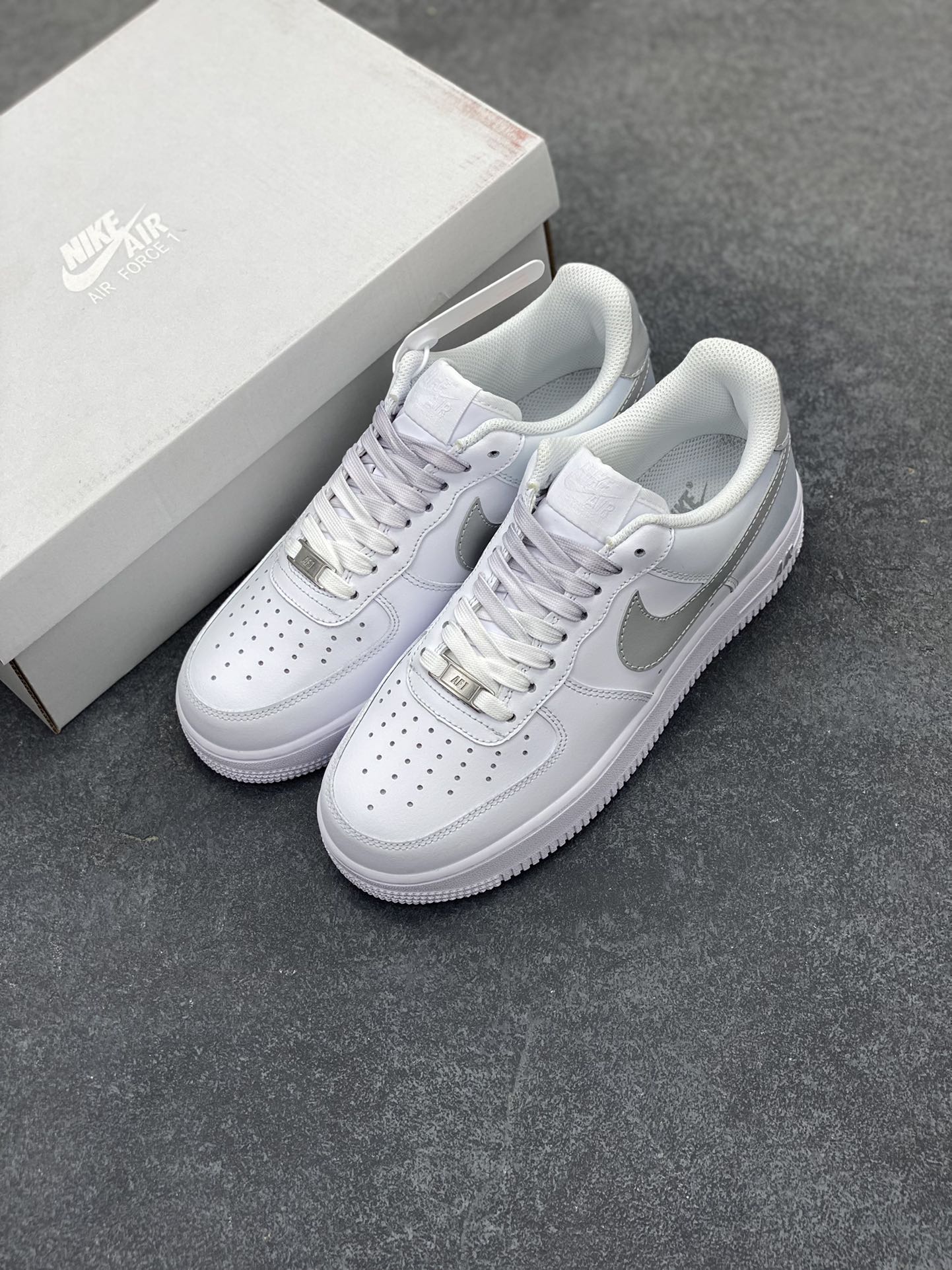 图片[8]-Nike Air Force 1 Low’07 渐变灰勾 空军一号低帮休闲板鞋 定制皮料 定制鞋盒 原楦原纸板 纯正空军版型 内置全掌气垫 货号：FN0366-102 尺码：36 36.5 37.5 38 38.5 39 40 40.5 41 42 42.5 43 44 44.5 45-选品中心