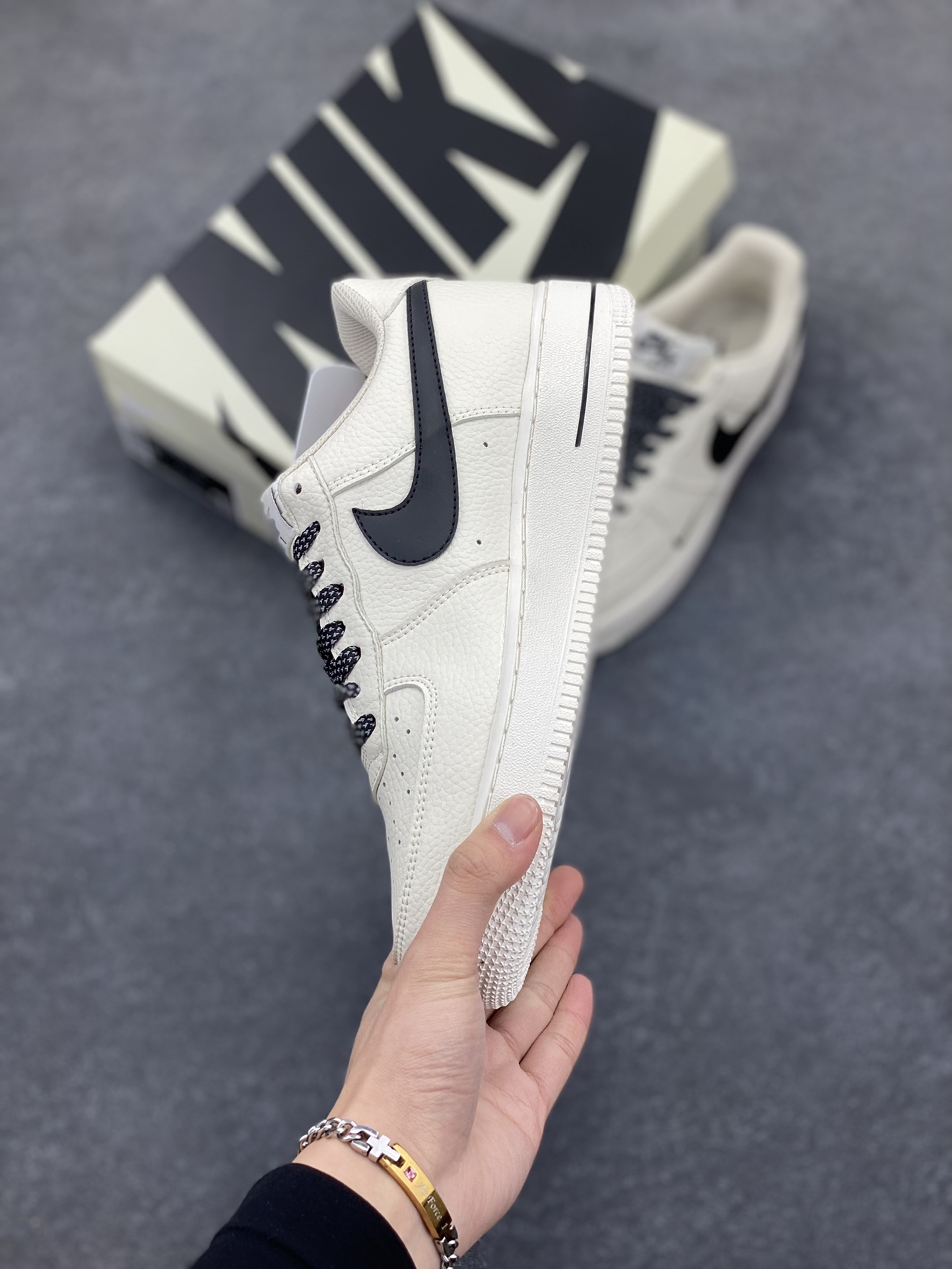 图片[3]-TEDxPortland× Nike Air Force 1 Low联名 黑反光空军一号低帮休闲板鞋 定制皮料 原装定制鞋盒 炫彩反光 细节满满 原楦头原纸板 内置全掌气垫 货号：DD8959-706 尺码：36 36.5 37.5 38 38.5 39 40 40.5 41 42 42.5 43 44 44.5 45-选品中心