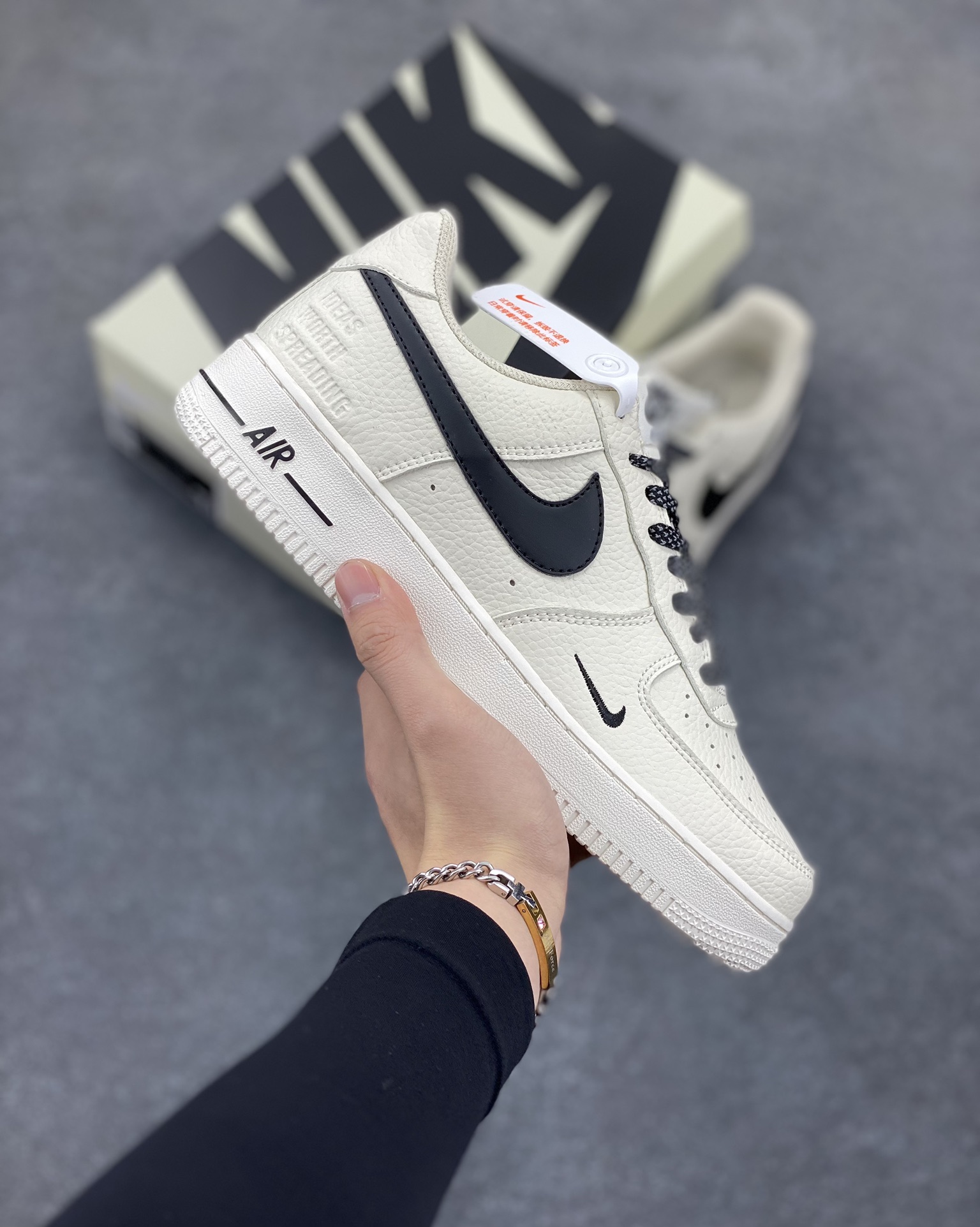 TEDxPortland× Nike Air Force 1 Low联名 黑反光空军一号低帮休闲板鞋 定制皮料 原装定制鞋盒 炫彩反光 细节满满 原楦头原纸板 内置全掌气垫 货号:DD8959-706 尺码:36 36.5 37.5 38 38.5 39 40 40.5 41 42 42.5 43 44 44.5 45-选品中心