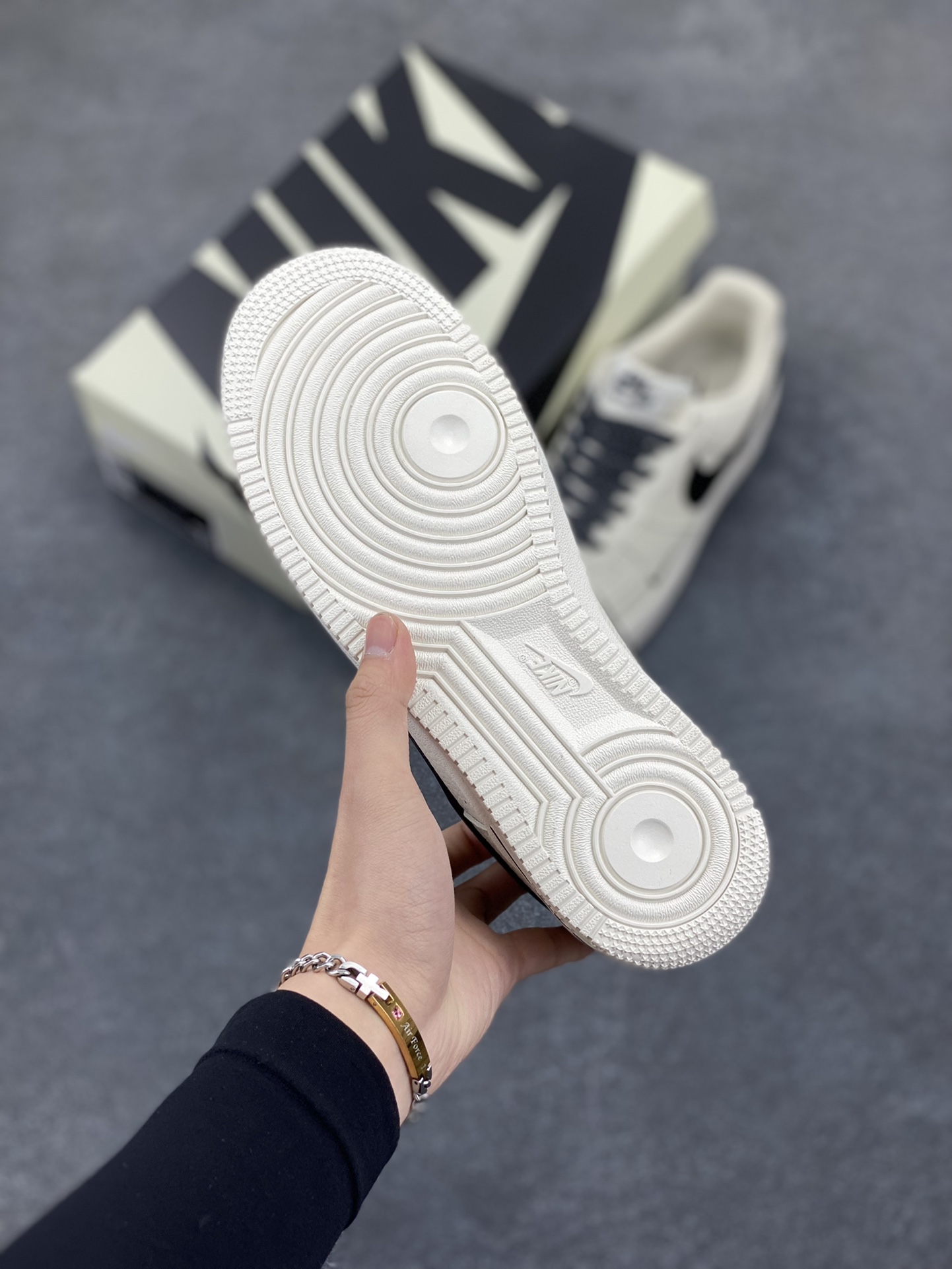 图片[5]-TEDxPortland× Nike Air Force 1 Low联名 黑反光空军一号低帮休闲板鞋 定制皮料 原装定制鞋盒 炫彩反光 细节满满 原楦头原纸板 内置全掌气垫 货号：DD8959-706 尺码：36 36.5 37.5 38 38.5 39 40 40.5 41 42 42.5 43 44 44.5 45-选品中心