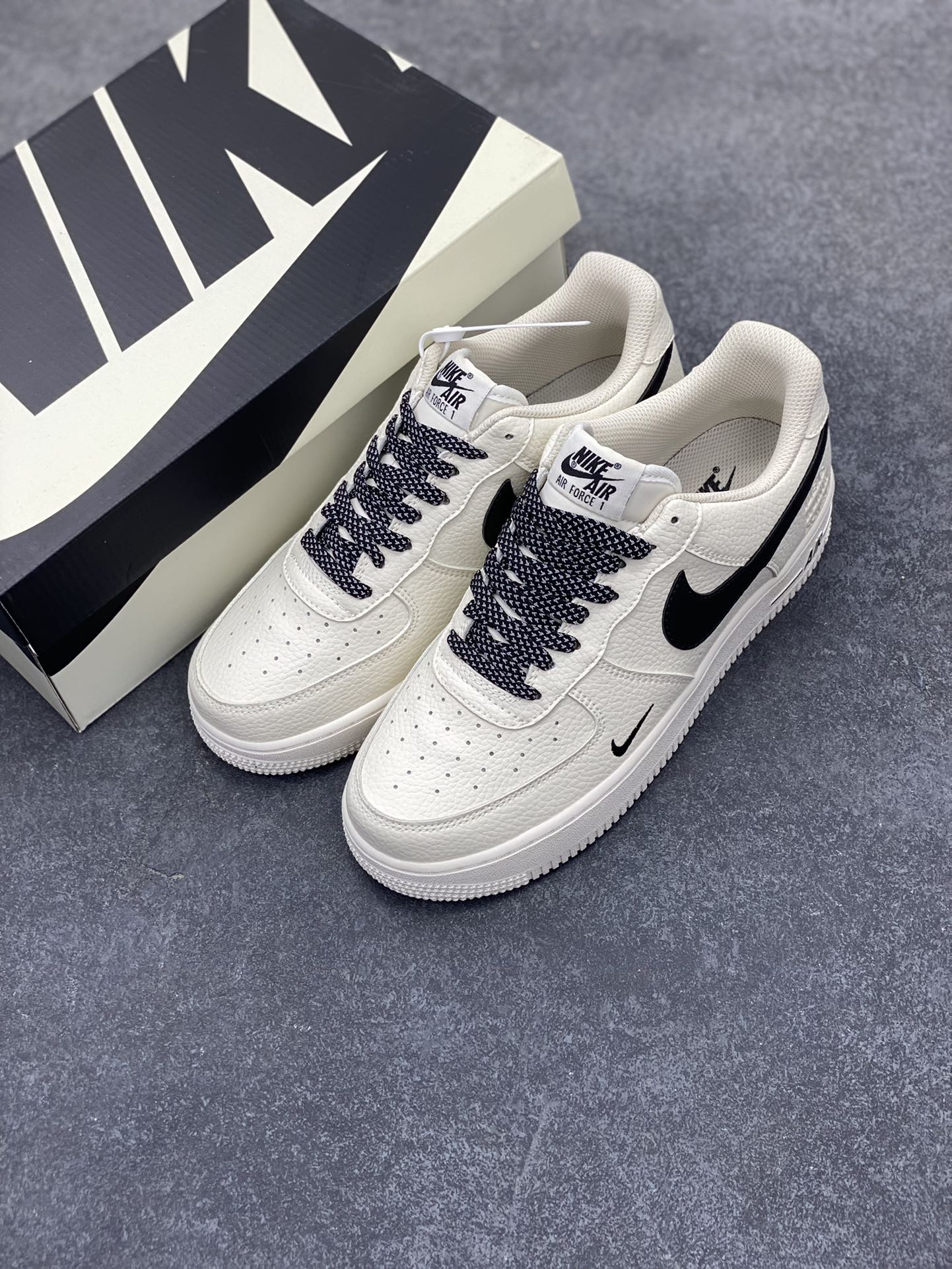 图片[8]-TEDxPortland× Nike Air Force 1 Low联名 黑反光空军一号低帮休闲板鞋 定制皮料 原装定制鞋盒 炫彩反光 细节满满 原楦头原纸板 内置全掌气垫 货号：DD8959-706 尺码：36 36.5 37.5 38 38.5 39 40 40.5 41 42 42.5 43 44 44.5 45-选品中心