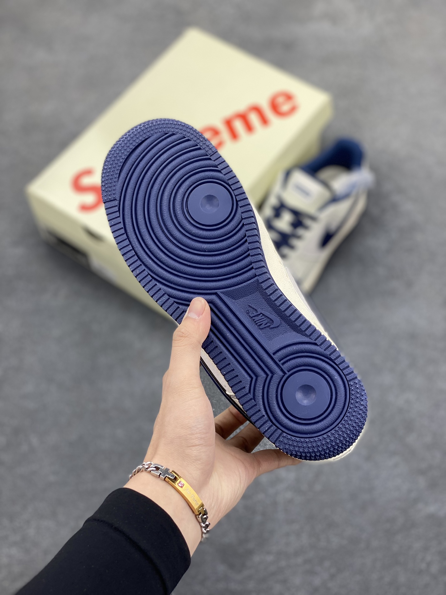 图片[5]-NIke Air Force 1 \’07 Low “Supreme联名——深蓝线条”空军一号 低帮 运动鞋 休闲鞋 折边针车 工艺难度大 原楦头原纸板 原装鞋盒 定制五金配件 内置全掌气垫 原厂鞋底 货号：XZ6188-019 尺码：36 36.5 37.5 38 38.5 39 40 40.5 41 42 42.5 43 44 44.5 45-选品中心