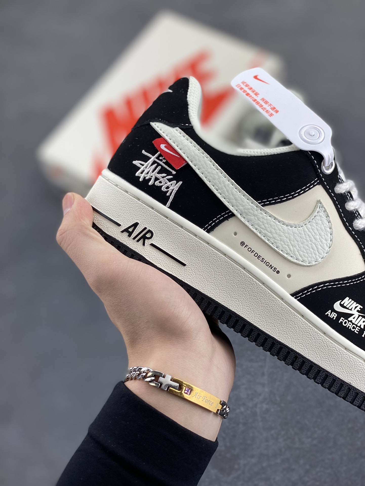 图片[6]-Nike Air Force 1 Low 空军一号低帮百搭休闲运动板鞋。柔软、弹性十足的缓震性能和出色的中底设计，横跨复古与现代的外型结合，造就出风靡全球三十多年的Force 1，直到今天还深受青睐。 货号：SJ6698-014 尺码：36 37.5 38 39 40 40.5 41 42 42.5 43 44 45-选品中心