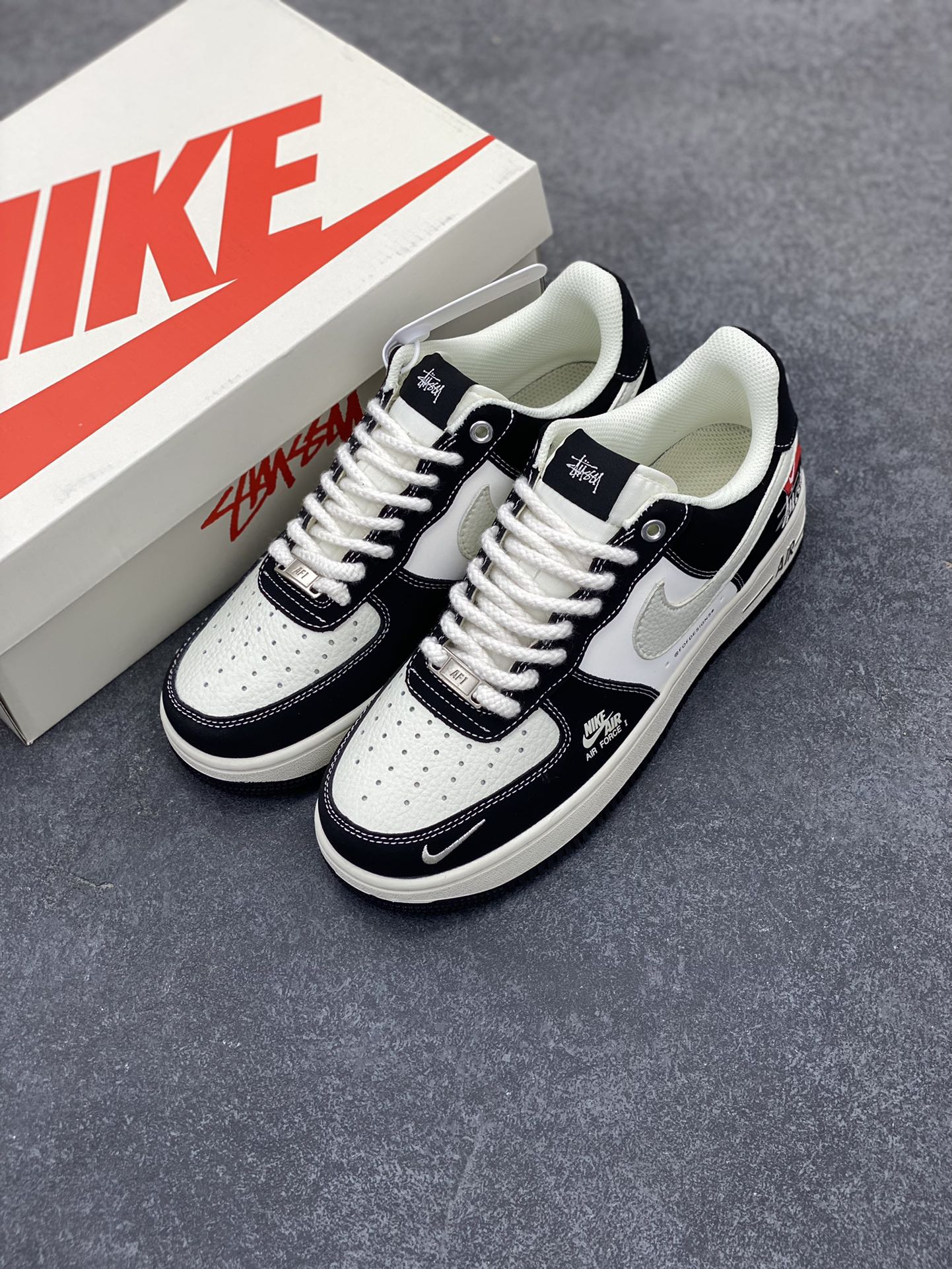 图片[8]-Nike Air Force 1 Low 空军一号低帮百搭休闲运动板鞋。柔软、弹性十足的缓震性能和出色的中底设计，横跨复古与现代的外型结合，造就出风靡全球三十多年的Force 1，直到今天还深受青睐。 货号：SJ6698-014 尺码：36 37.5 38 39 40 40.5 41 42 42.5 43 44 45-选品中心