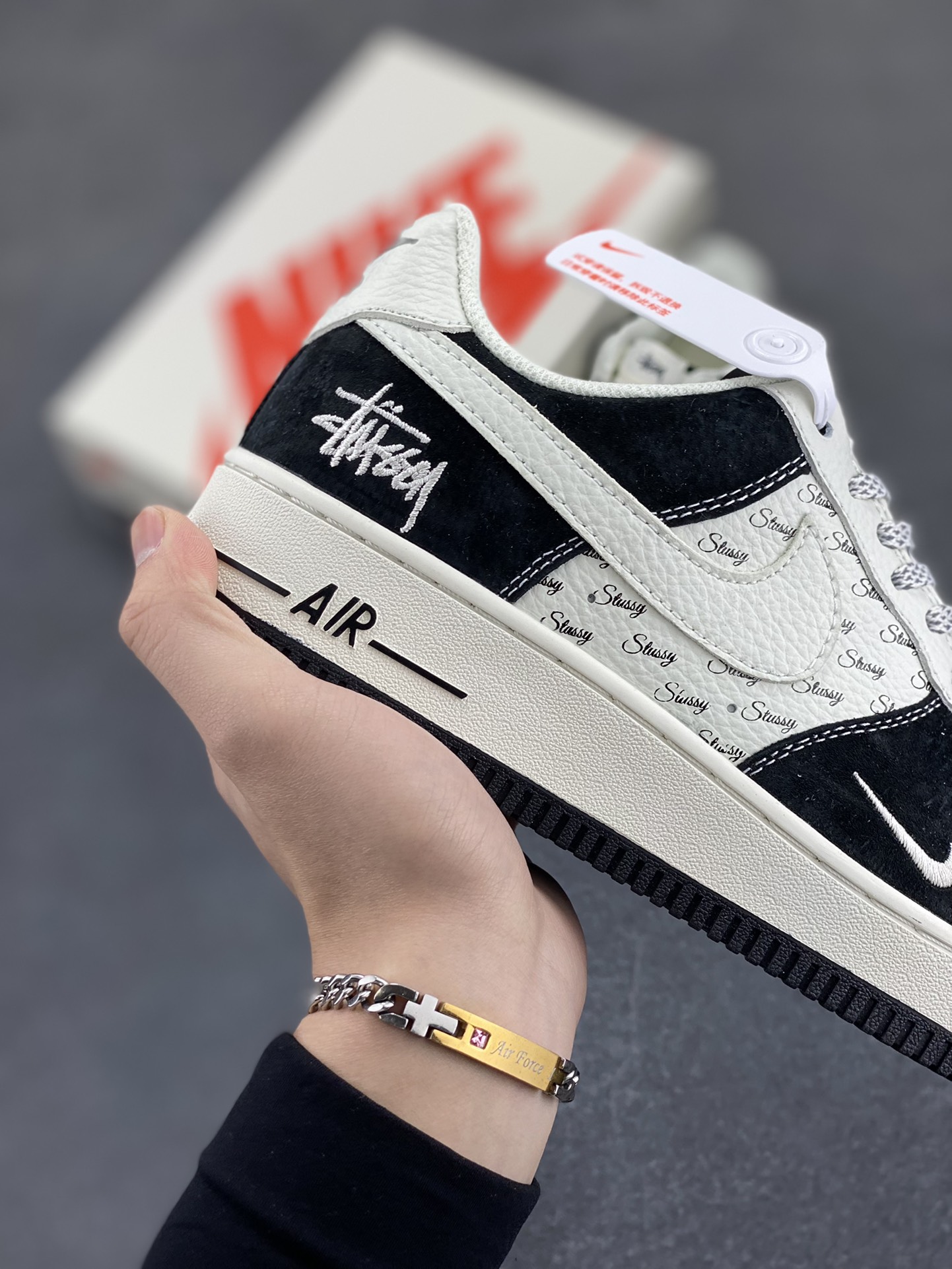图片[6]-Nike Air Force 1 Low 空军一号低帮百搭休闲运动板鞋。柔软、弹性十足的缓震性能和出色的中底设计，横跨复古与现代的外型结合，造就出风靡全球三十多年的Force 1，直到今天还深受青睐。 货号：XZ6188-671 尺码：36 37.5 38 39 40 40.5 41 42 42.5 43 44 45-选品中心