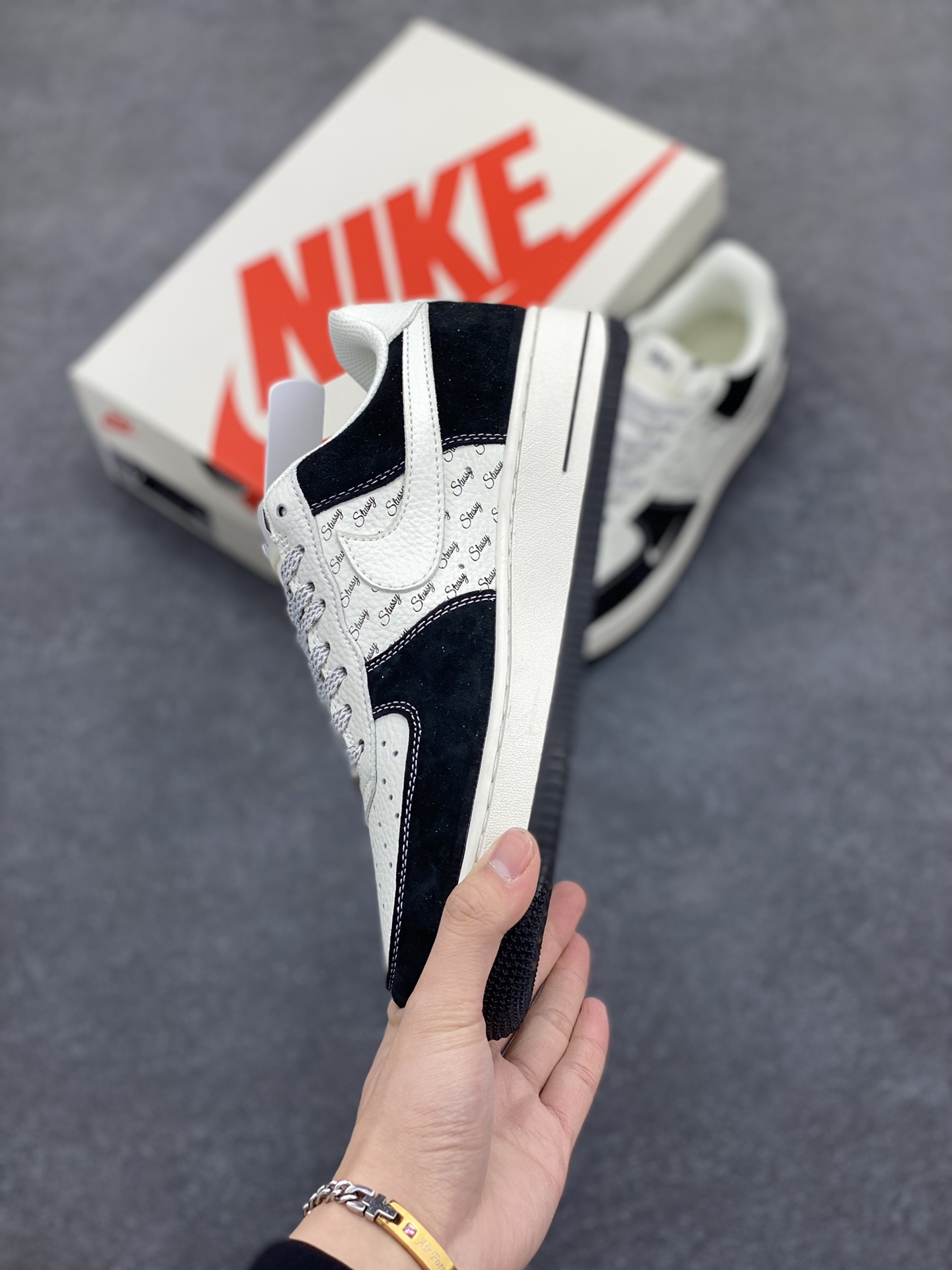 图片[3]-Nike Air Force 1 Low 空军一号低帮百搭休闲运动板鞋。柔软、弹性十足的缓震性能和出色的中底设计，横跨复古与现代的外型结合，造就出风靡全球三十多年的Force 1，直到今天还深受青睐。 货号：XZ6188-671 尺码：36 37.5 38 39 40 40.5 41 42 42.5 43 44 45-选品中心