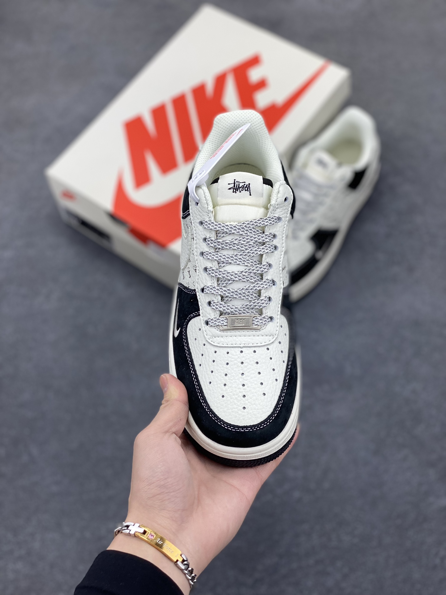 图片[2]-Nike Air Force 1 Low 空军一号低帮百搭休闲运动板鞋。柔软、弹性十足的缓震性能和出色的中底设计，横跨复古与现代的外型结合，造就出风靡全球三十多年的Force 1，直到今天还深受青睐。 货号：XZ6188-671 尺码：36 37.5 38 39 40 40.5 41 42 42.5 43 44 45-选品中心