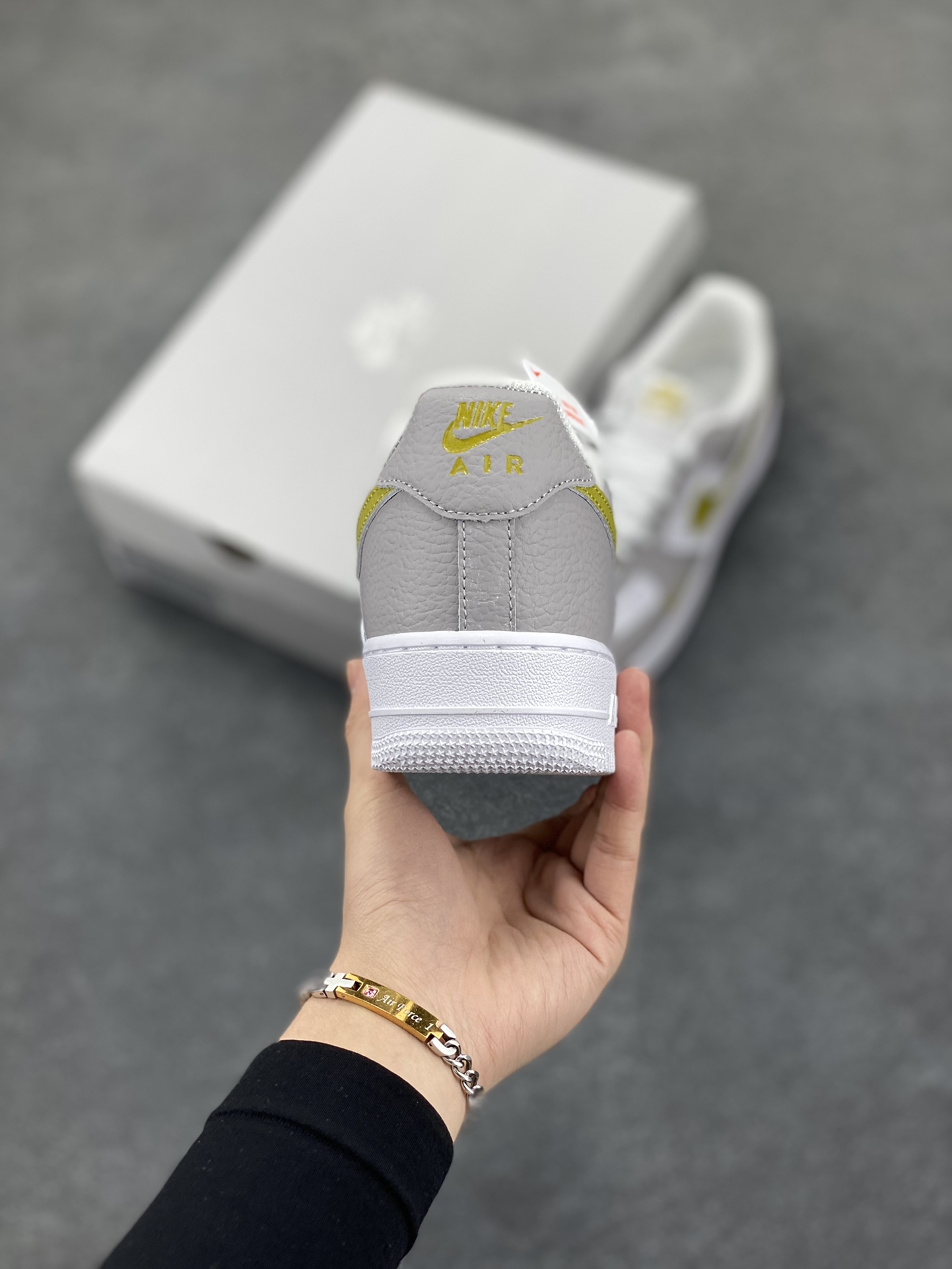 图片[4]-Air Force 1\’ 07 灰绿 原楦头原纸板 打造纯正空军版型 专注外贸渠道 全掌内置蜂窝气垫 #原盒配件 原厂中底钢印、拉帮完美 货号：IB3881-001 尺码：35.5 36 36.5 37.5 38 38.5 39 40 40.5 41 42 42.5 43 44 44.5 45-选品中心