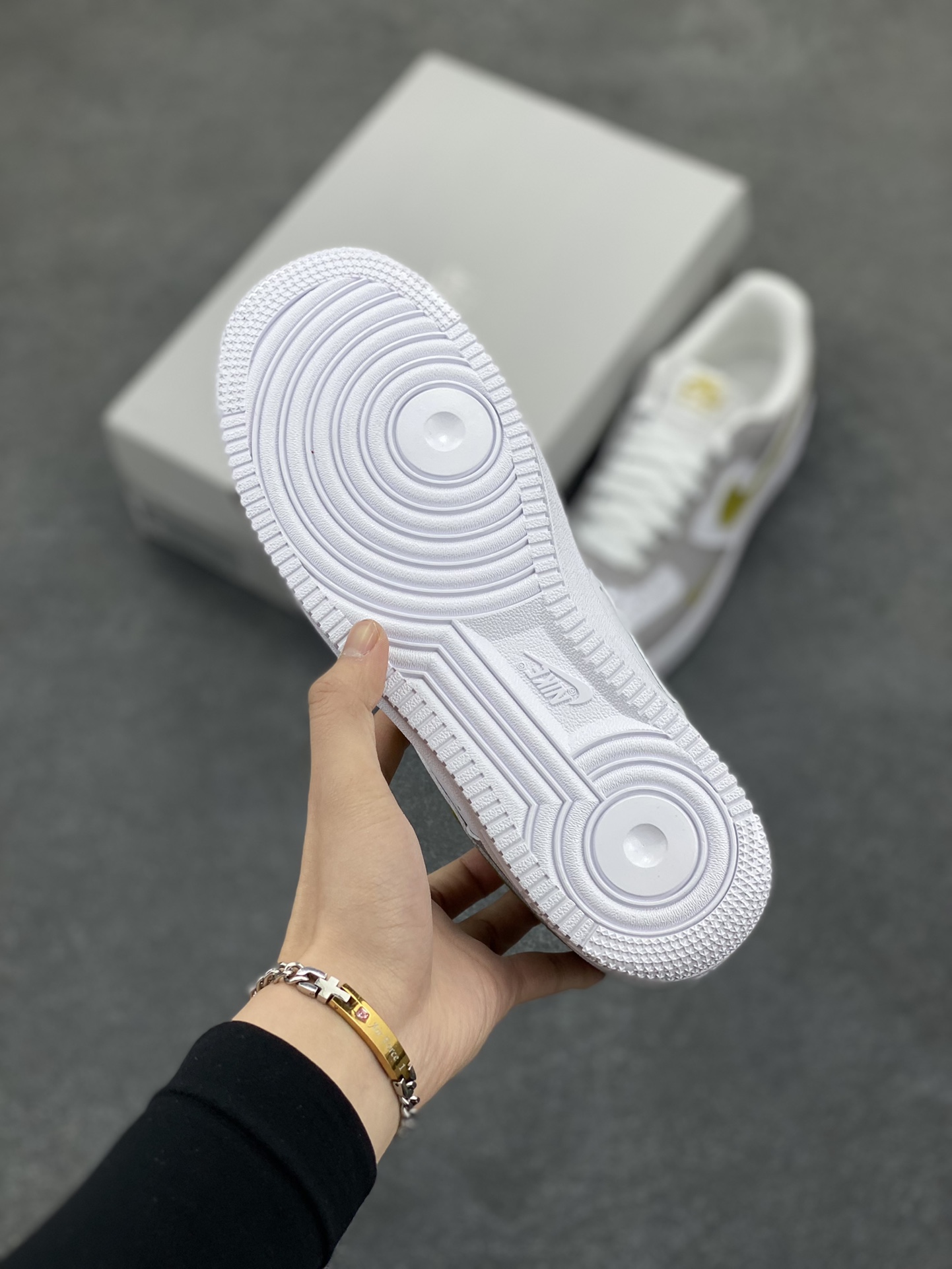 图片[5]-Air Force 1\’ 07 灰绿 原楦头原纸板 打造纯正空军版型 专注外贸渠道 全掌内置蜂窝气垫 #原盒配件 原厂中底钢印、拉帮完美 货号：IB3881-001 尺码：35.5 36 36.5 37.5 38 38.5 39 40 40.5 41 42 42.5 43 44 44.5 45-选品中心