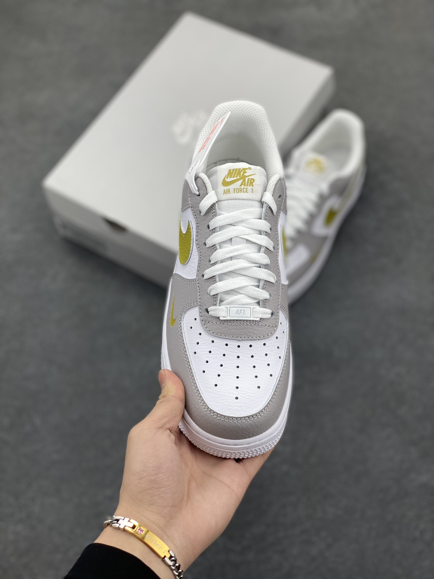 图片[2]-Air Force 1\’ 07 灰绿 原楦头原纸板 打造纯正空军版型 专注外贸渠道 全掌内置蜂窝气垫 #原盒配件 原厂中底钢印、拉帮完美 货号：IB3881-001 尺码：35.5 36 36.5 37.5 38 38.5 39 40 40.5 41 42 42.5 43 44 44.5 45-选品中心